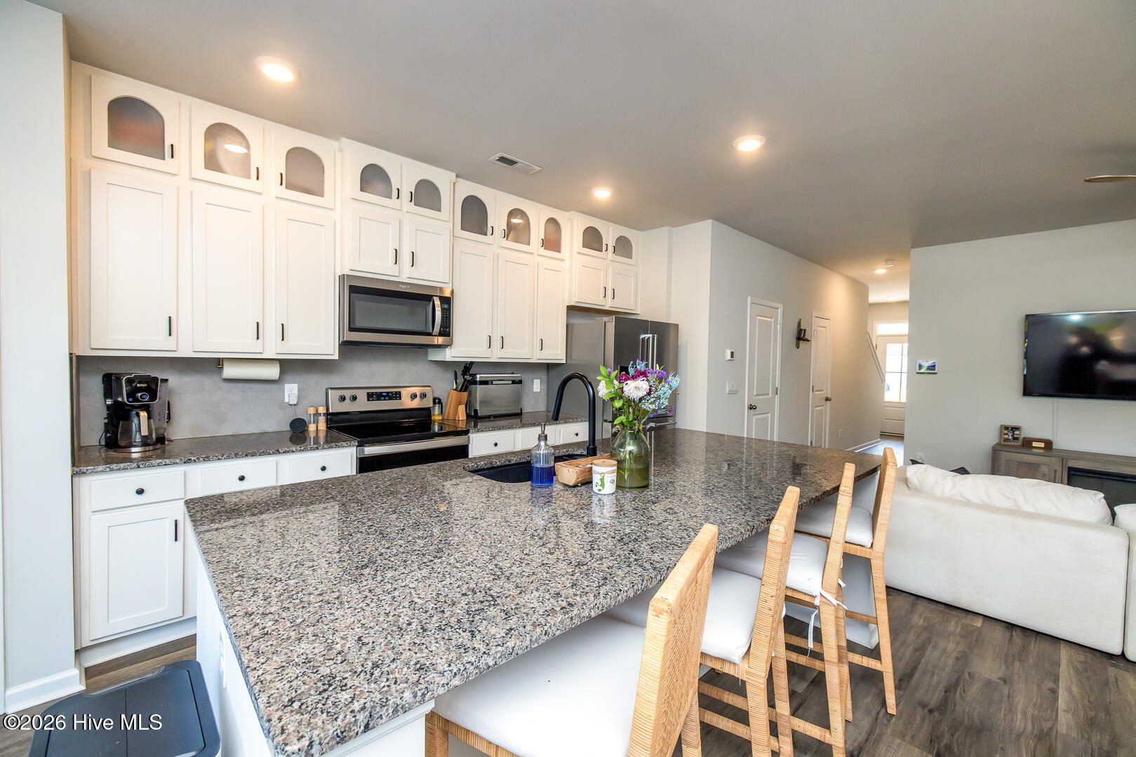 100570599 | Photo 15