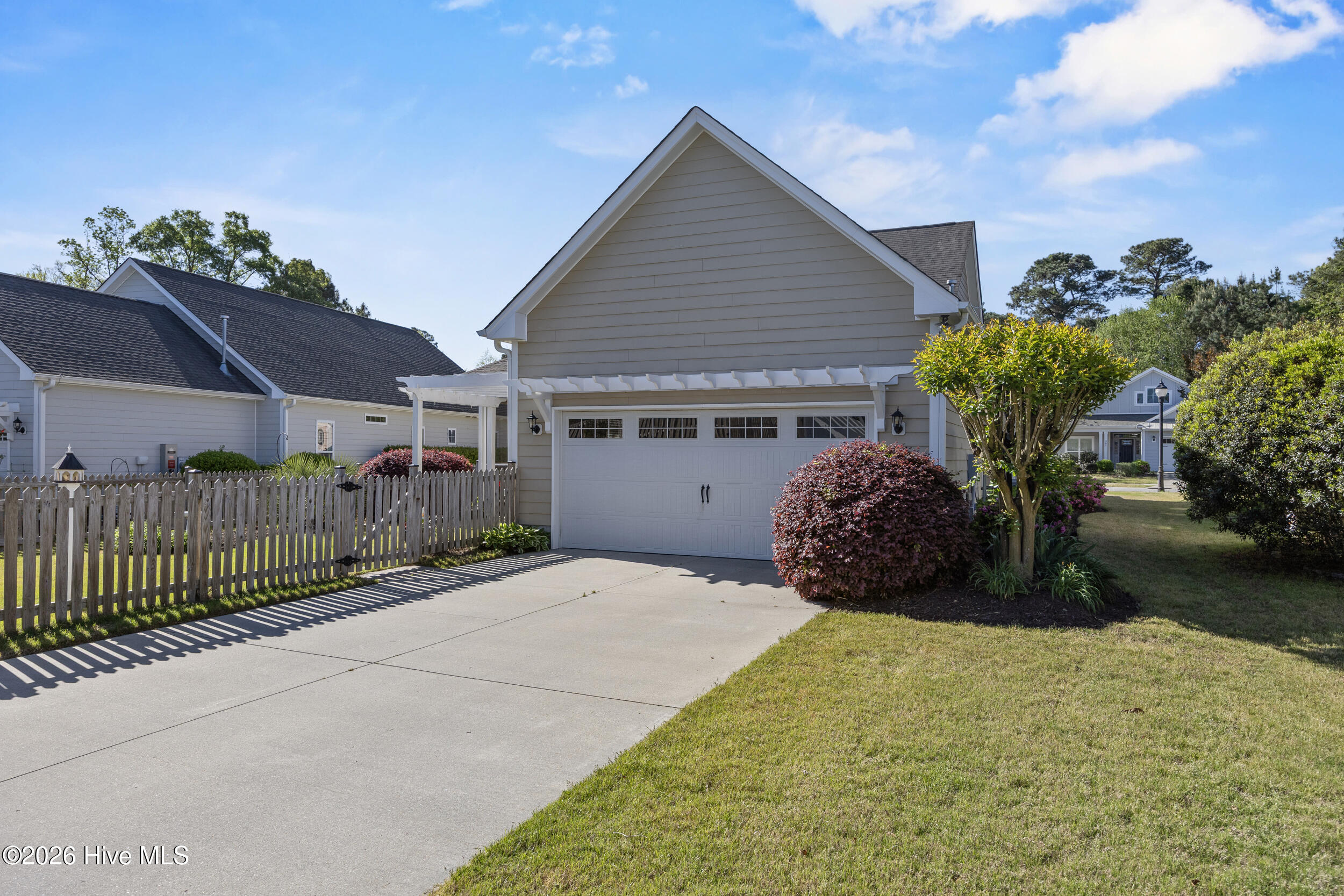 100567413 | Photo 25