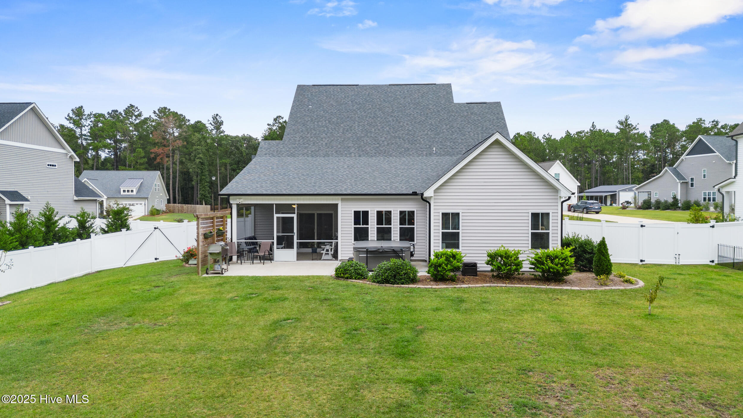 100536261 | Photo 64