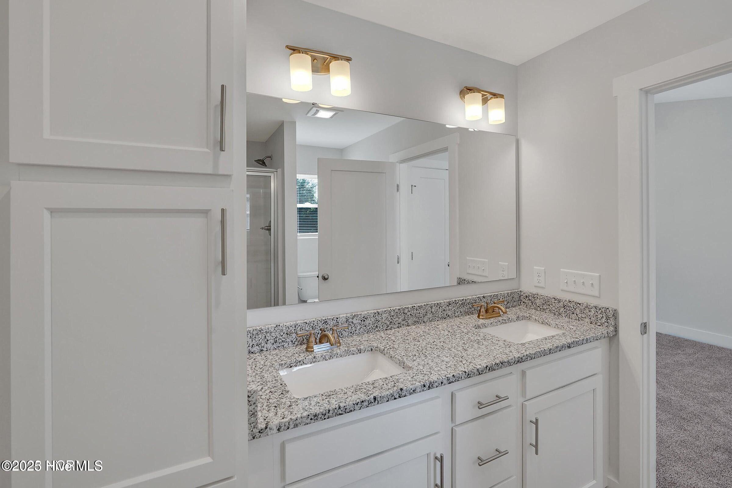 100538285 | Photo 16