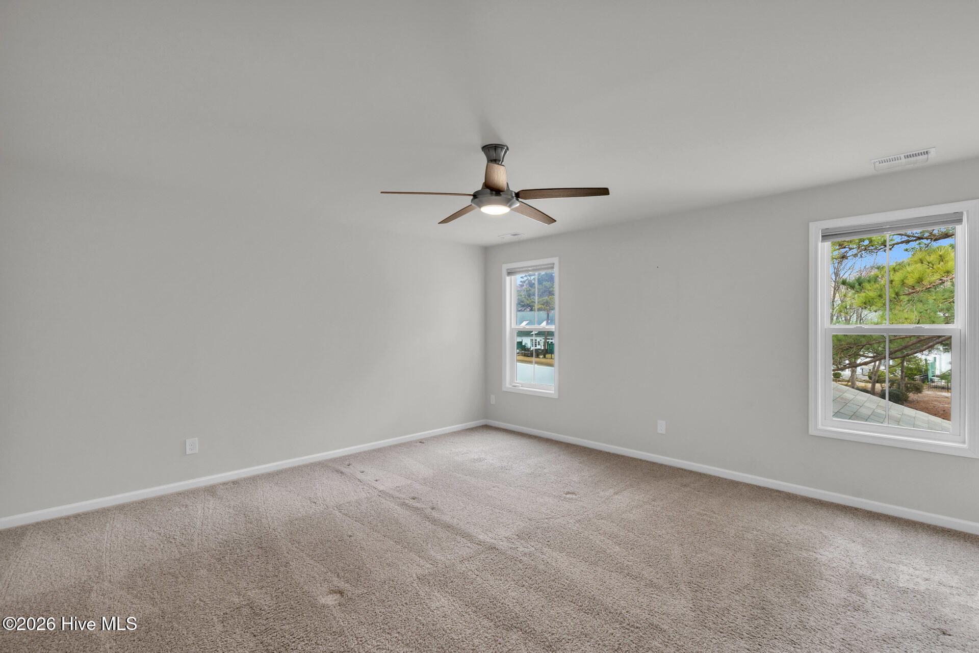 100549355 | Photo 14