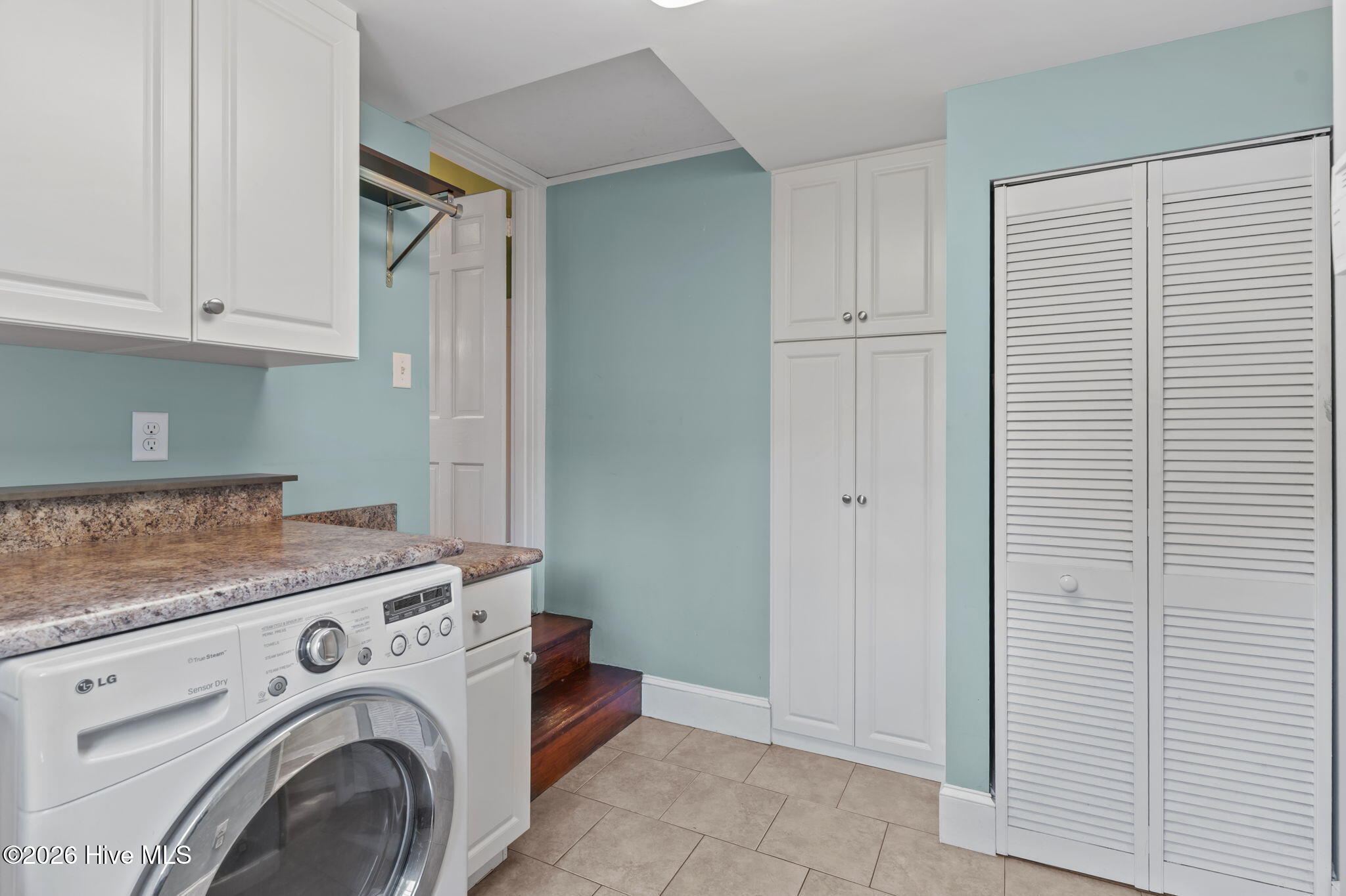 100565544 | Photo 26