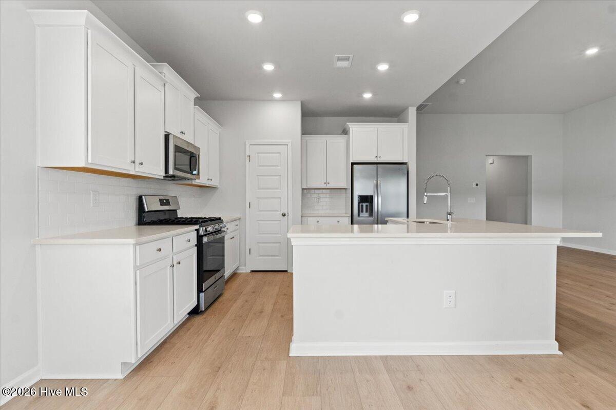 100567069 | Photo 12