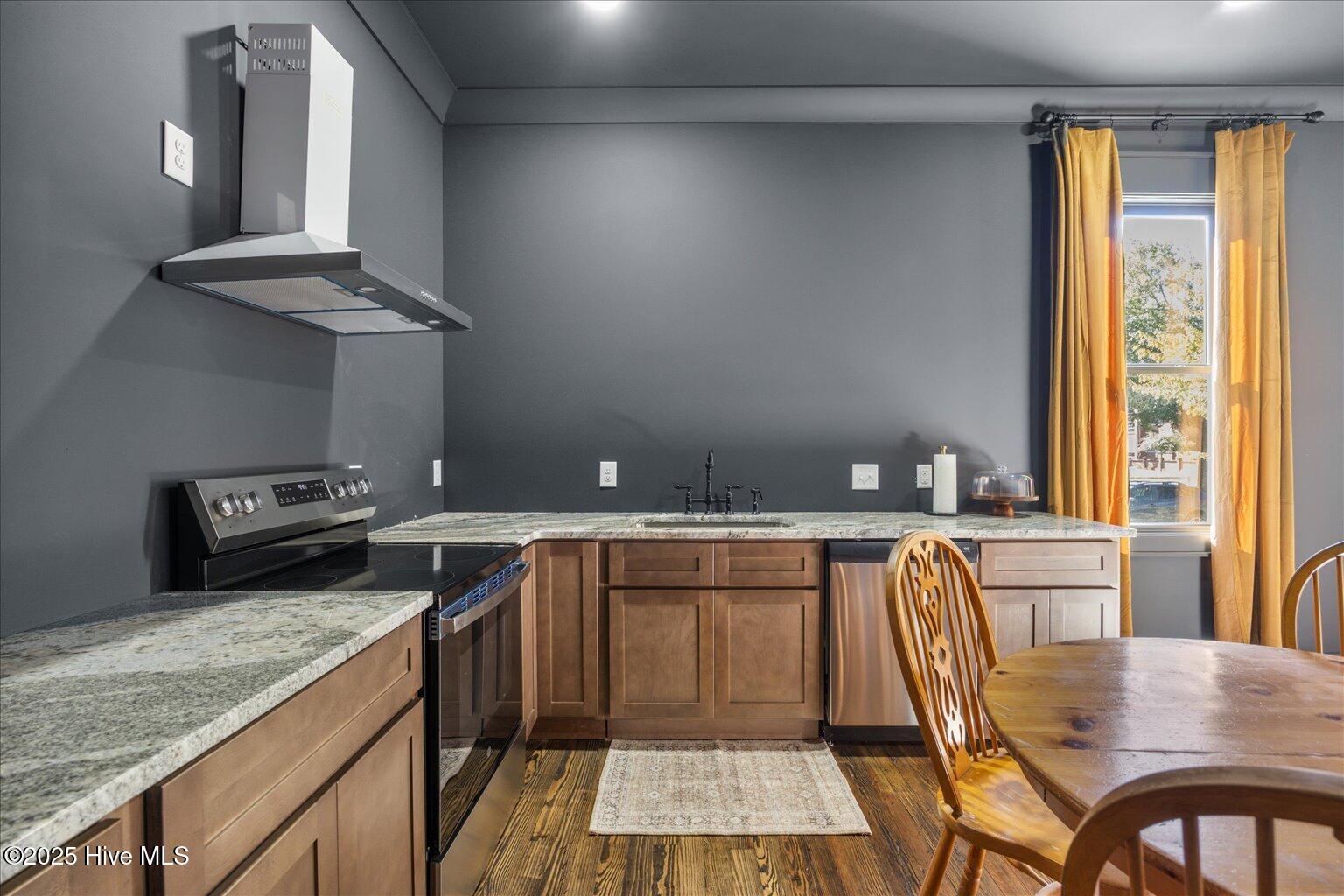 100537963 | Photo 18