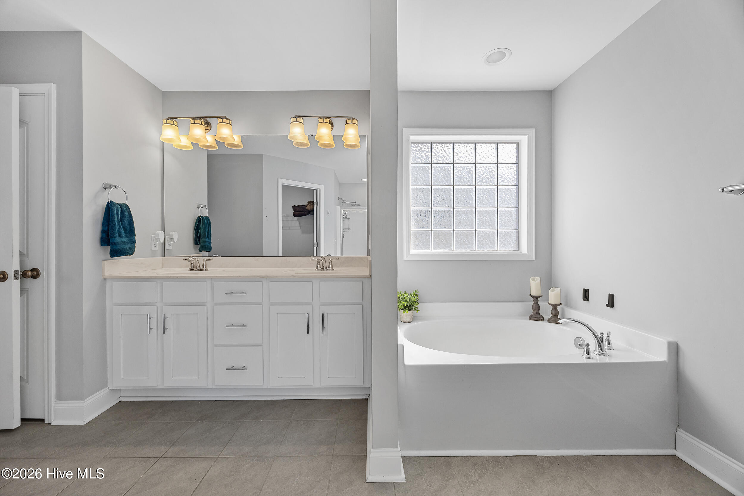 100551630 | Photo 15