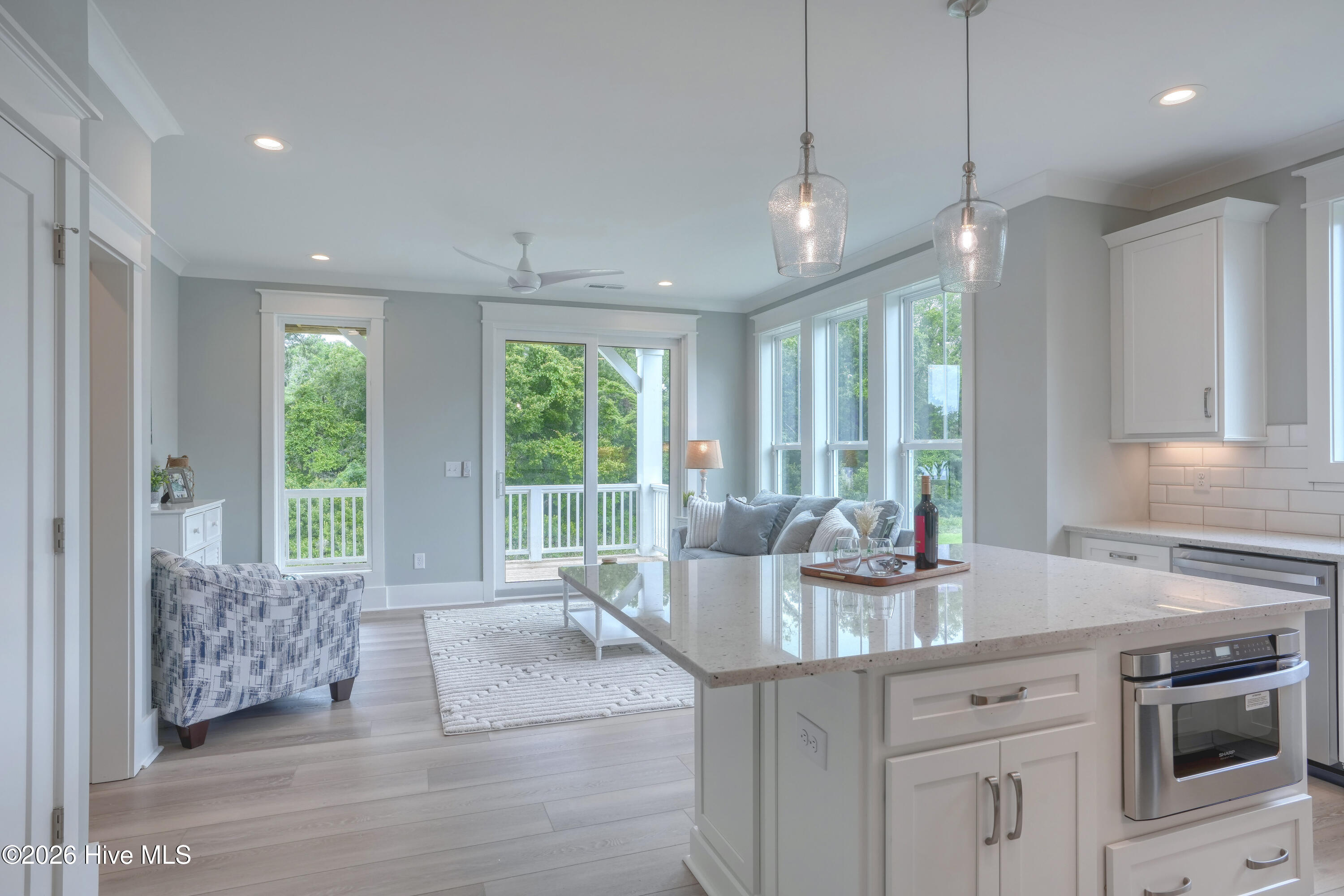 100559746 | Photo 11