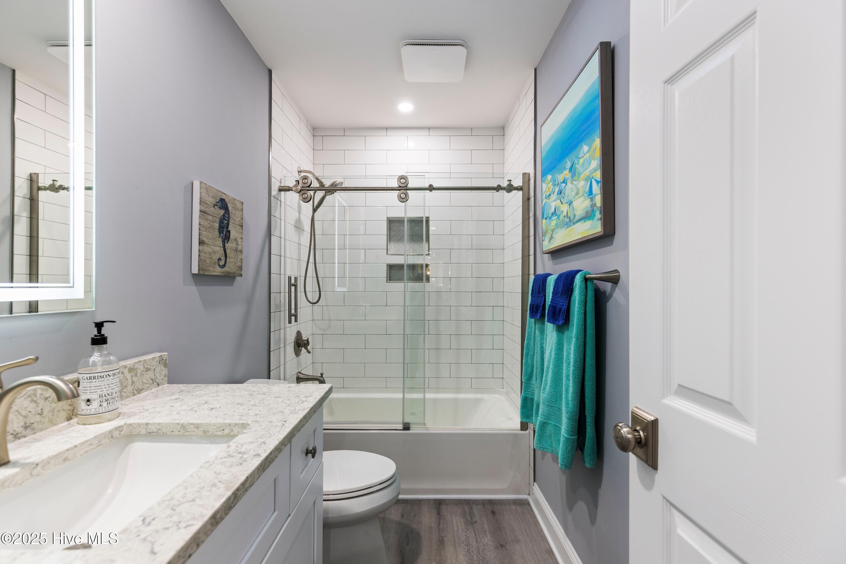 100541772 | Photo 30