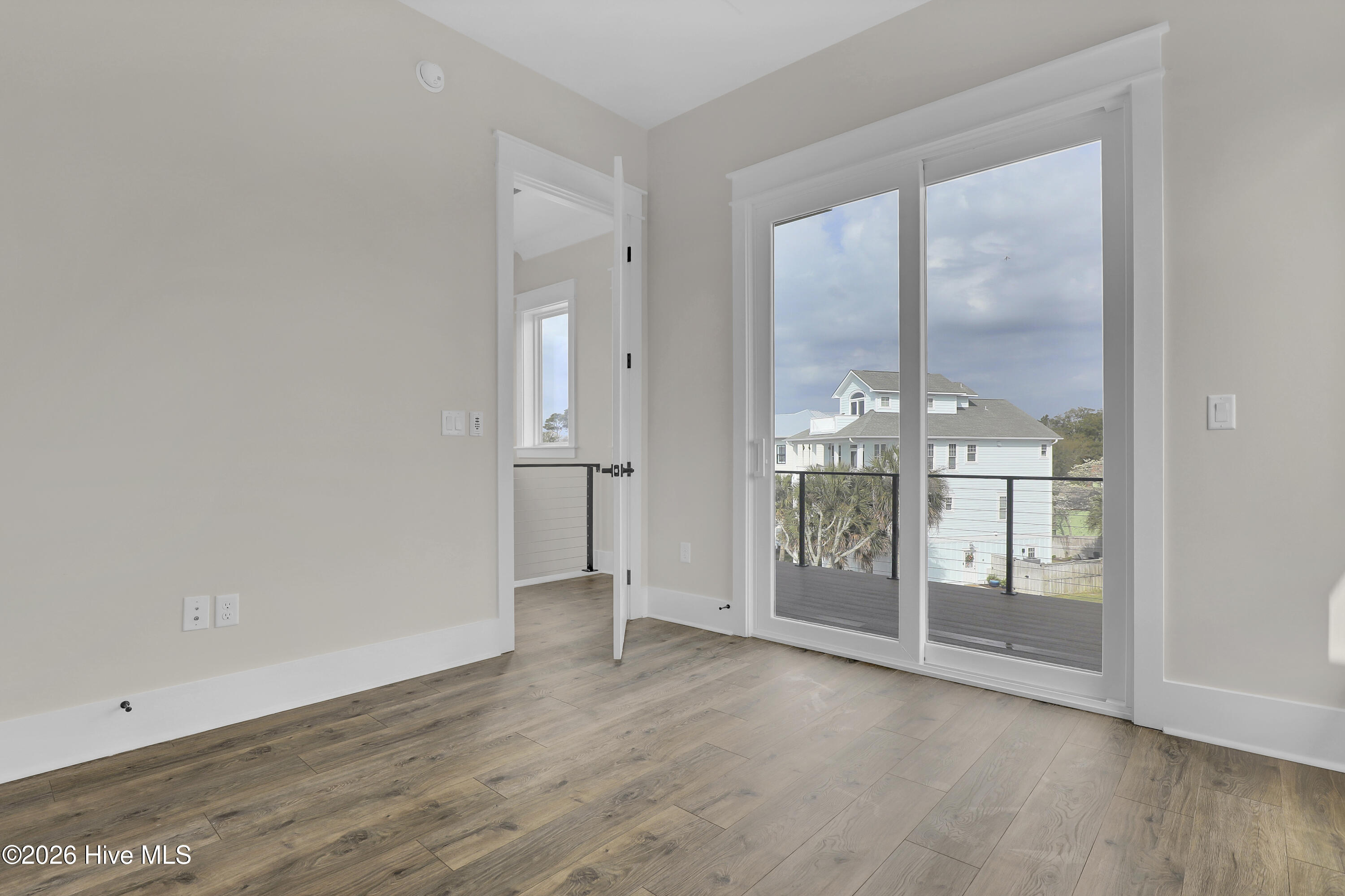 100556414 | Photo 46