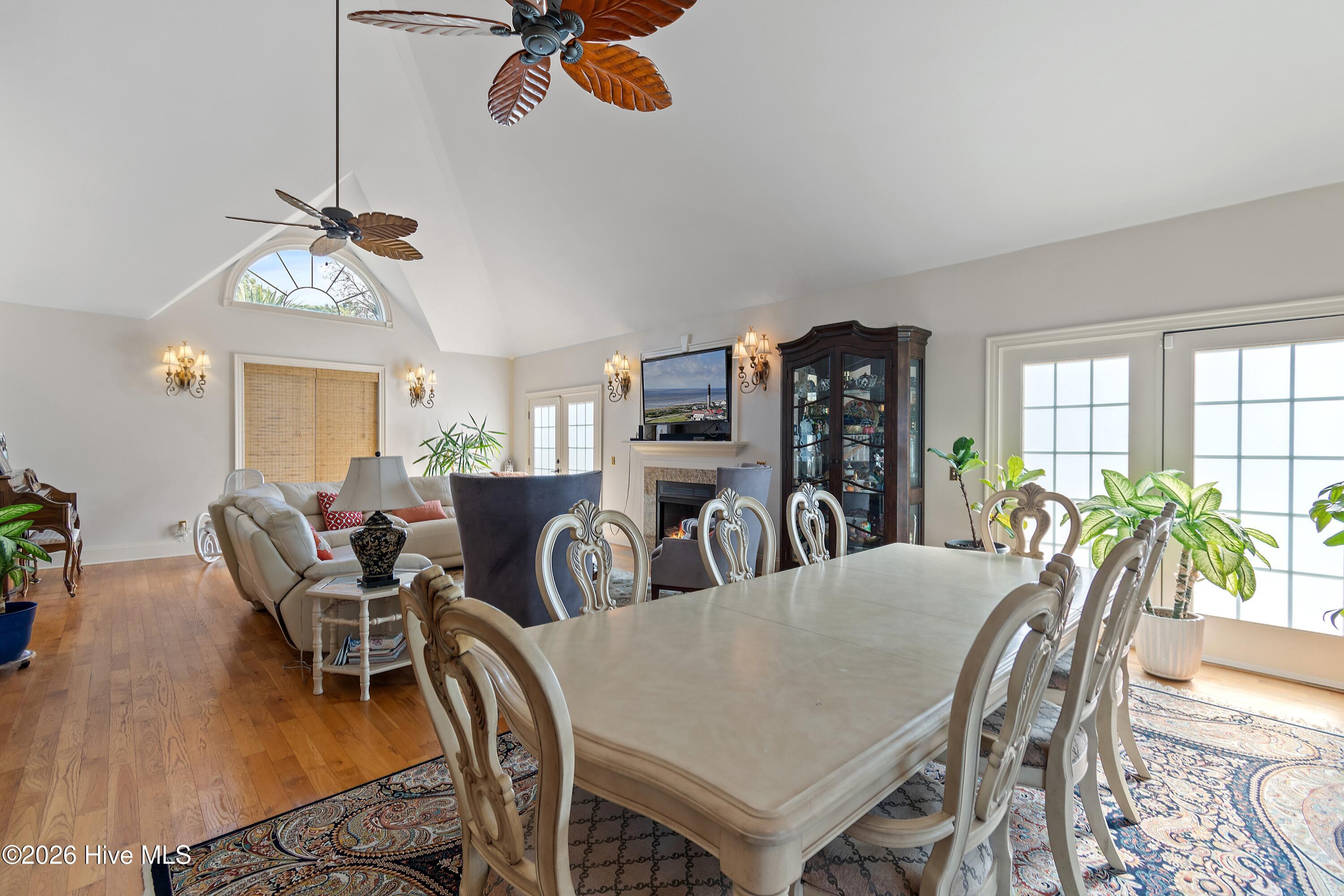 100559303 | Photo 23