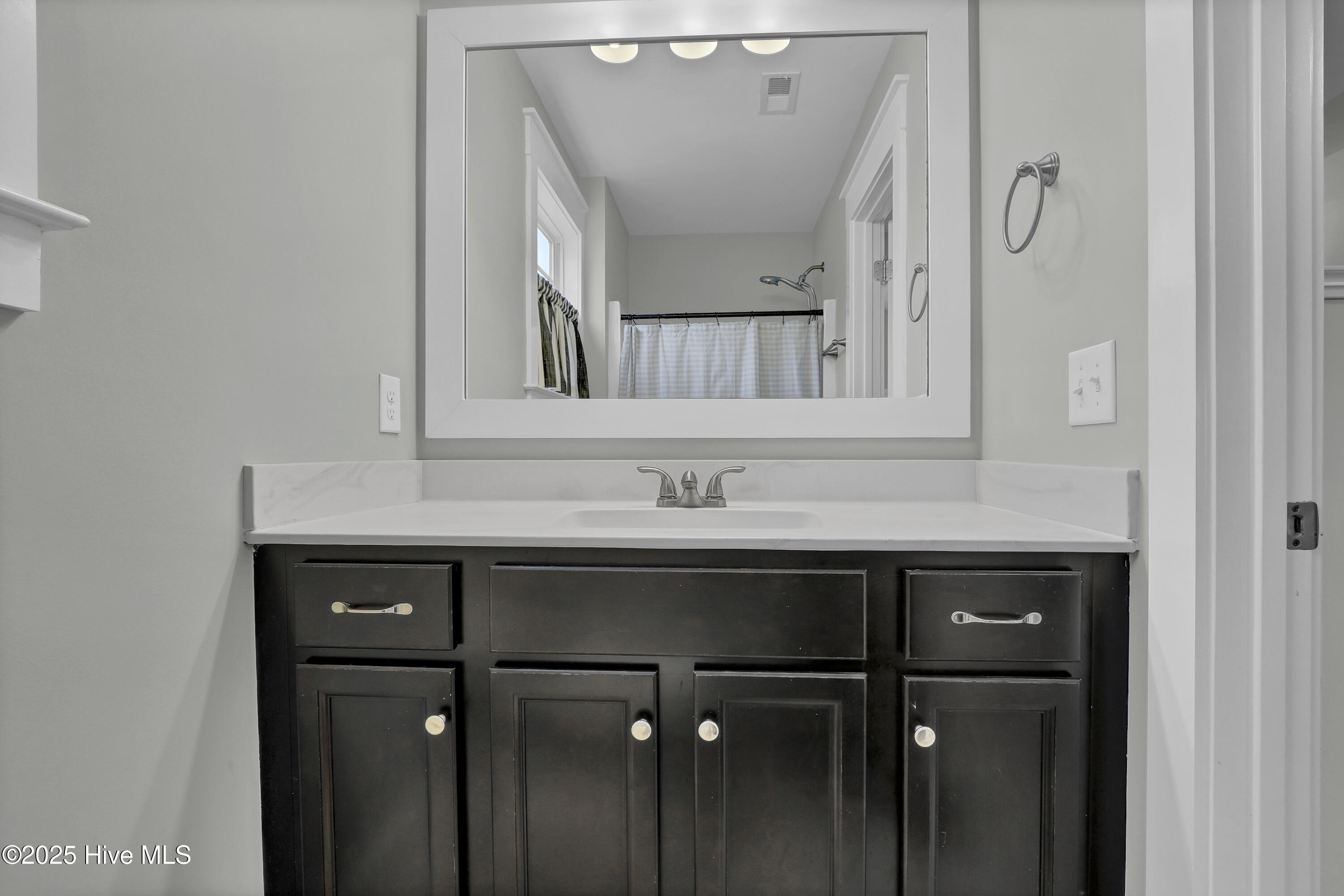 100536758 | Photo 26