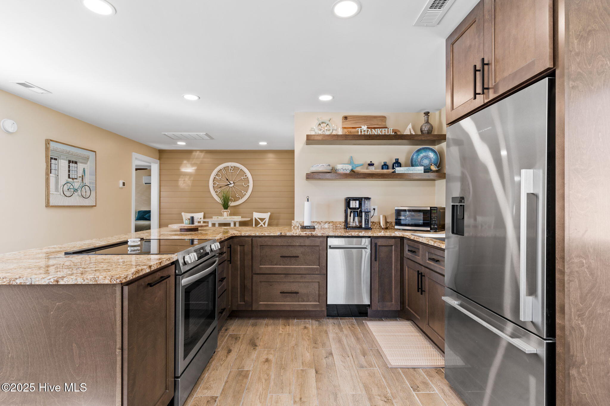 100539848 | Photo 10