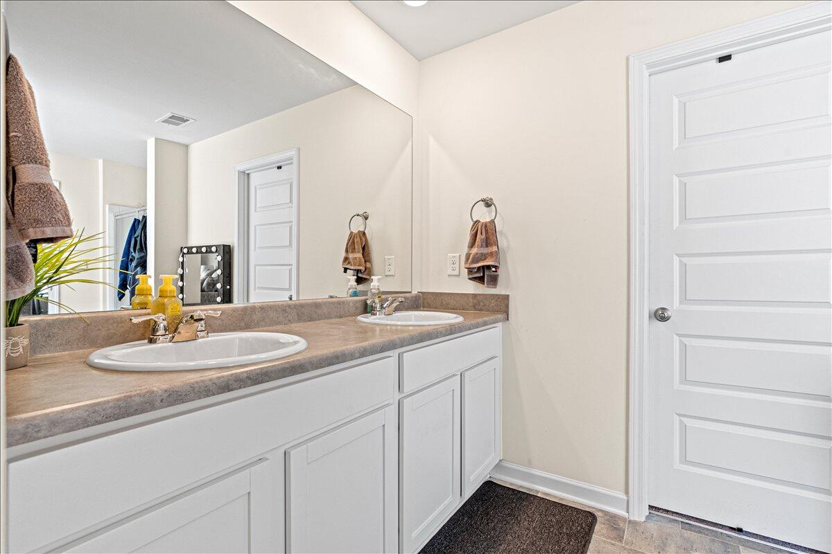 22-Owners Bathroom