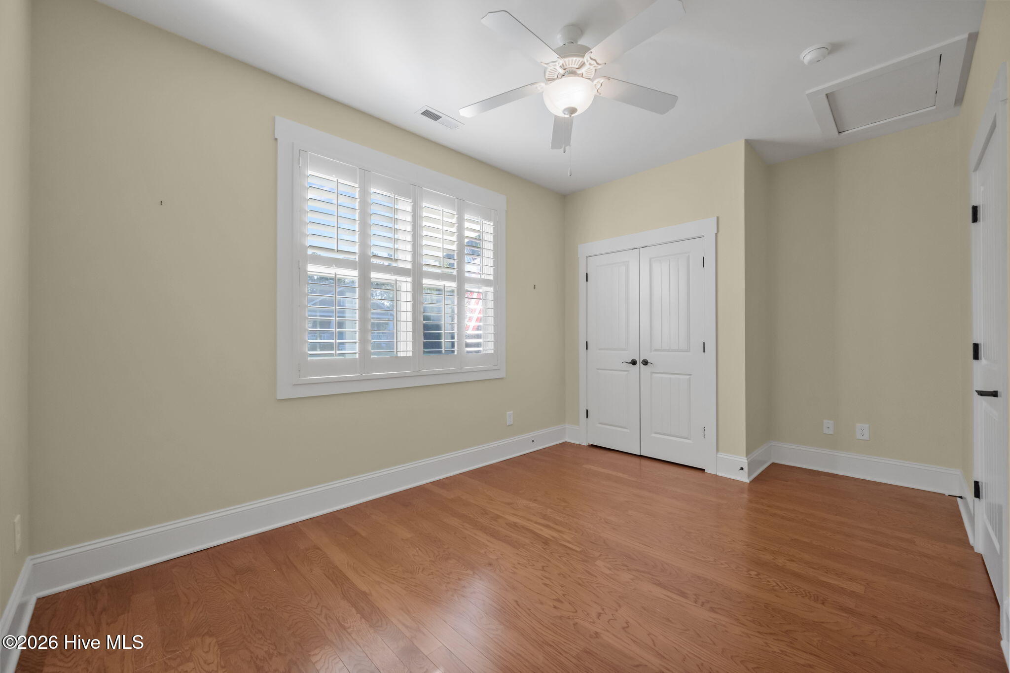 100569497 | Photo 38