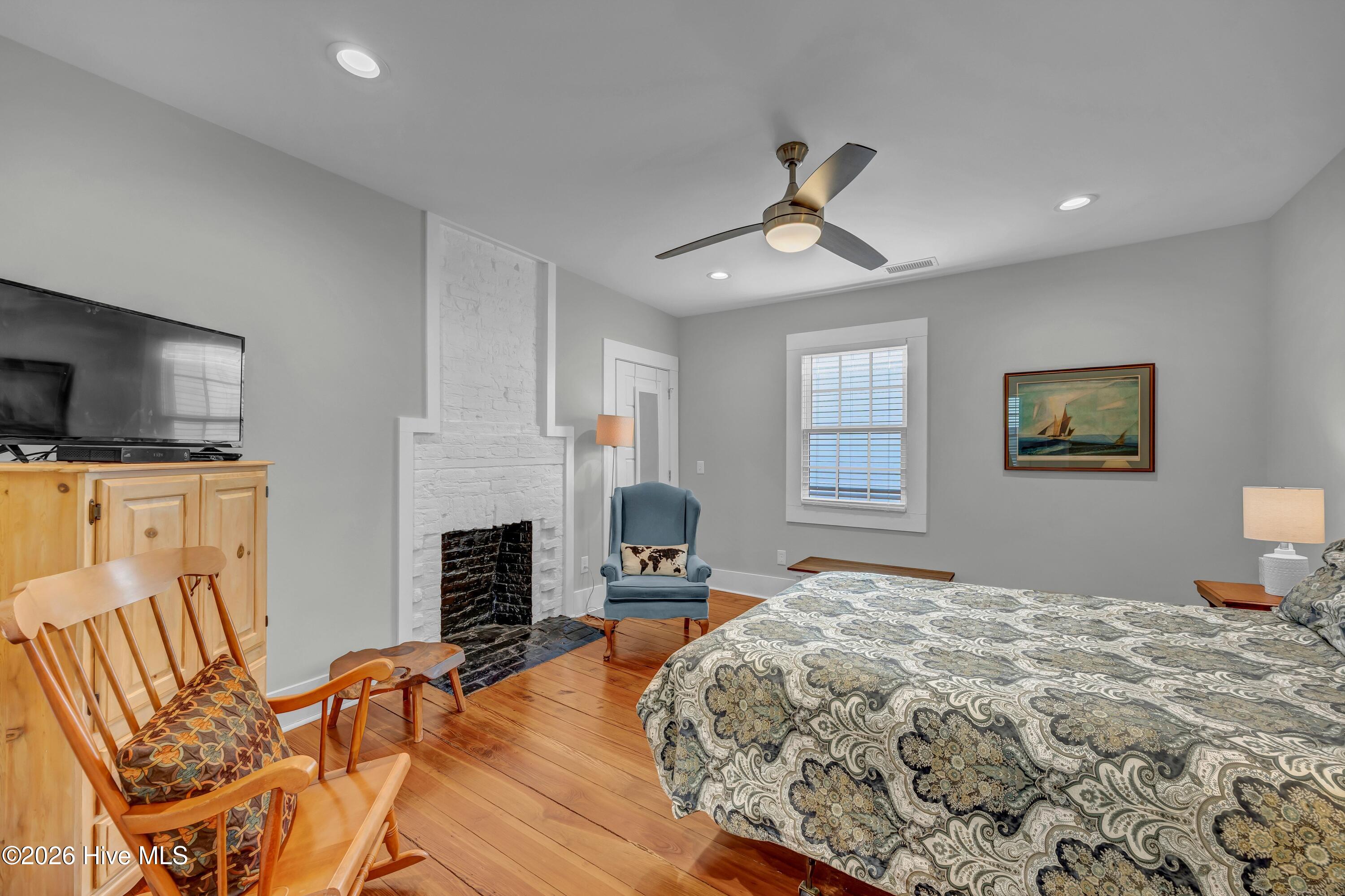 100555908 | Photo 24