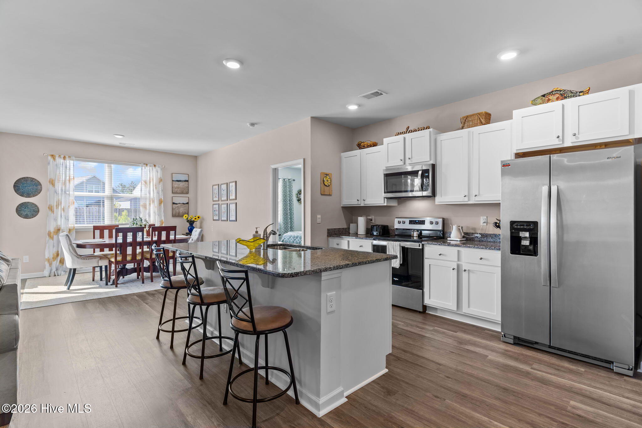 100569205 | Photo 24