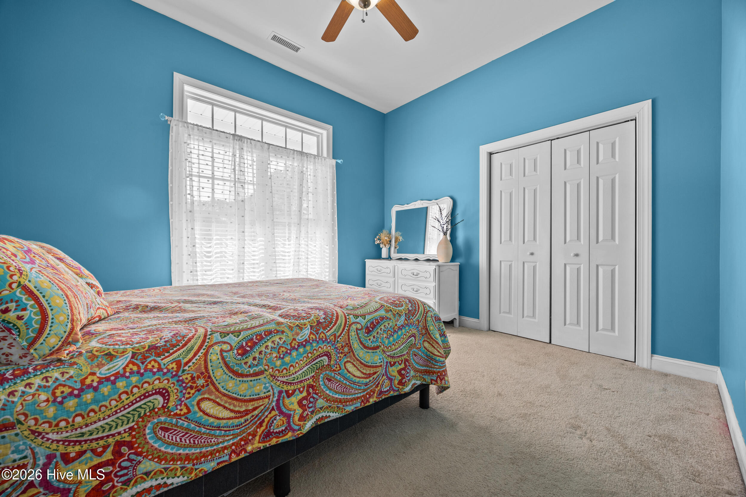 100550325 | Photo 32