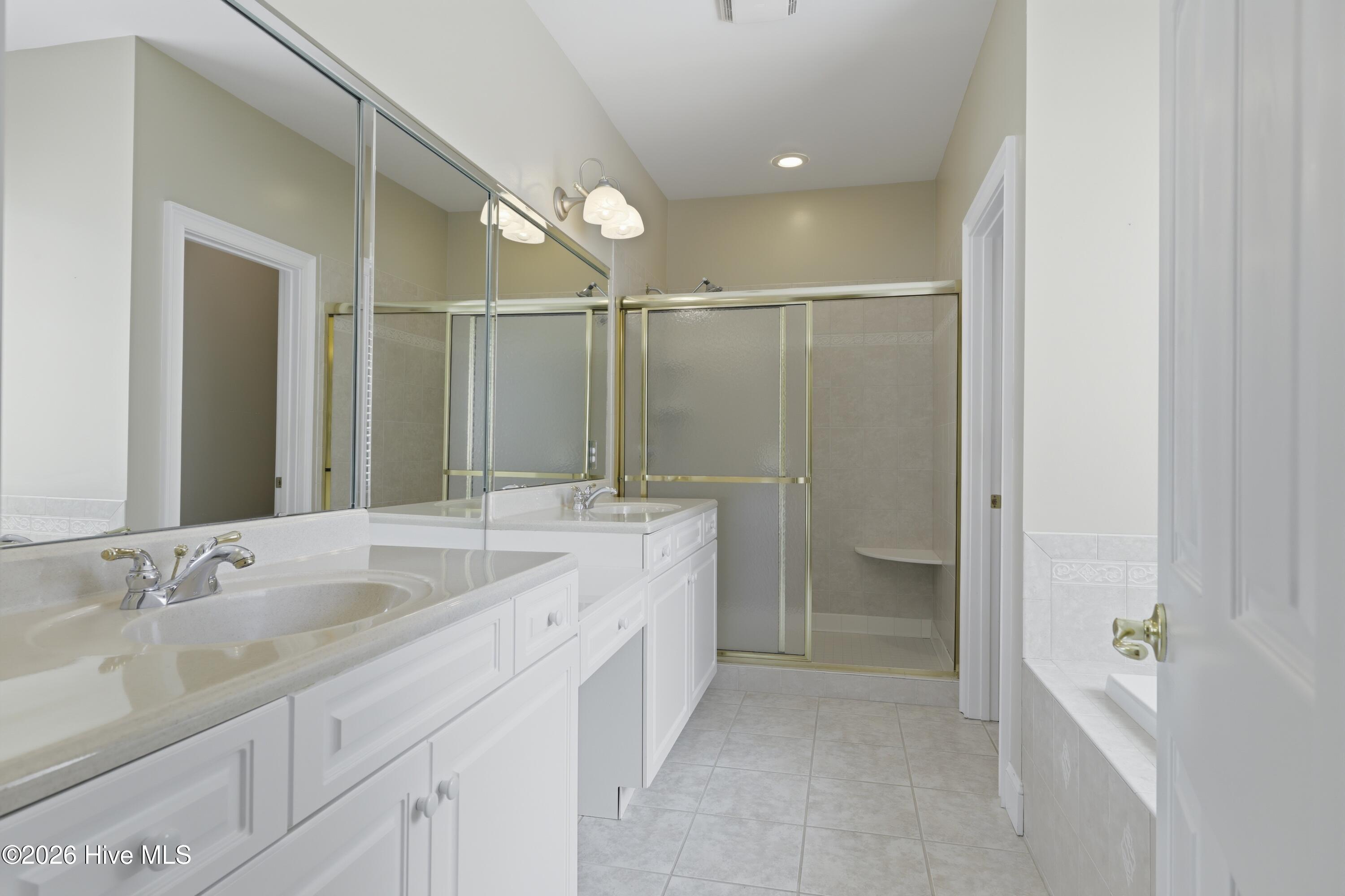 100564679 | Photo 35