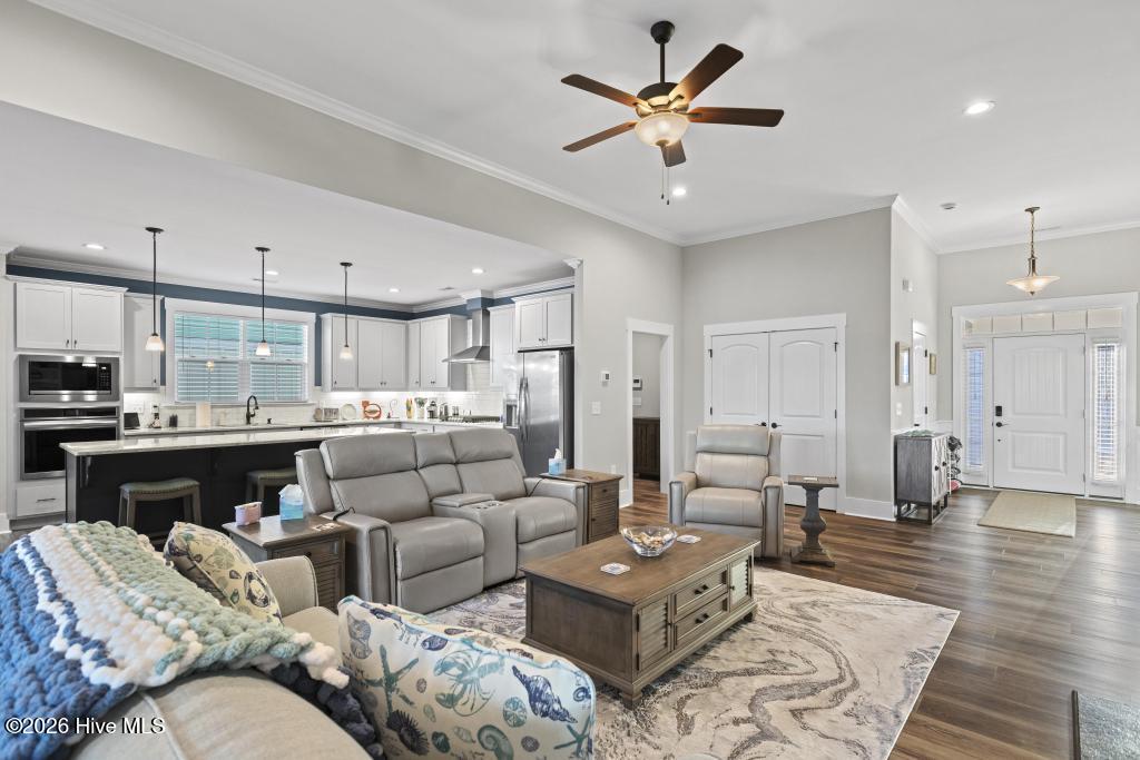 100569844 | Photo 24