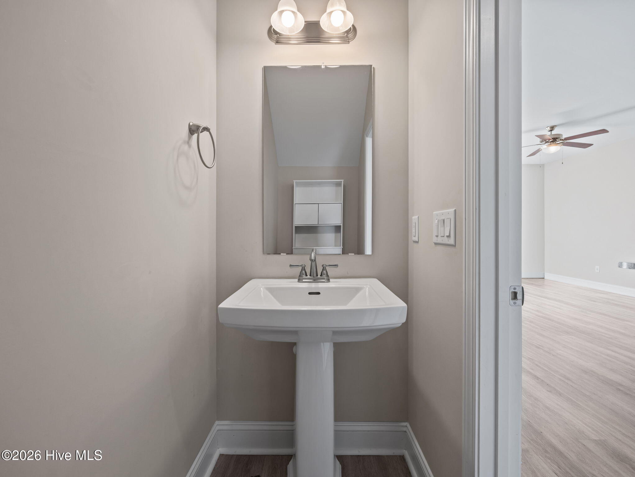 100565324 | Photo 14