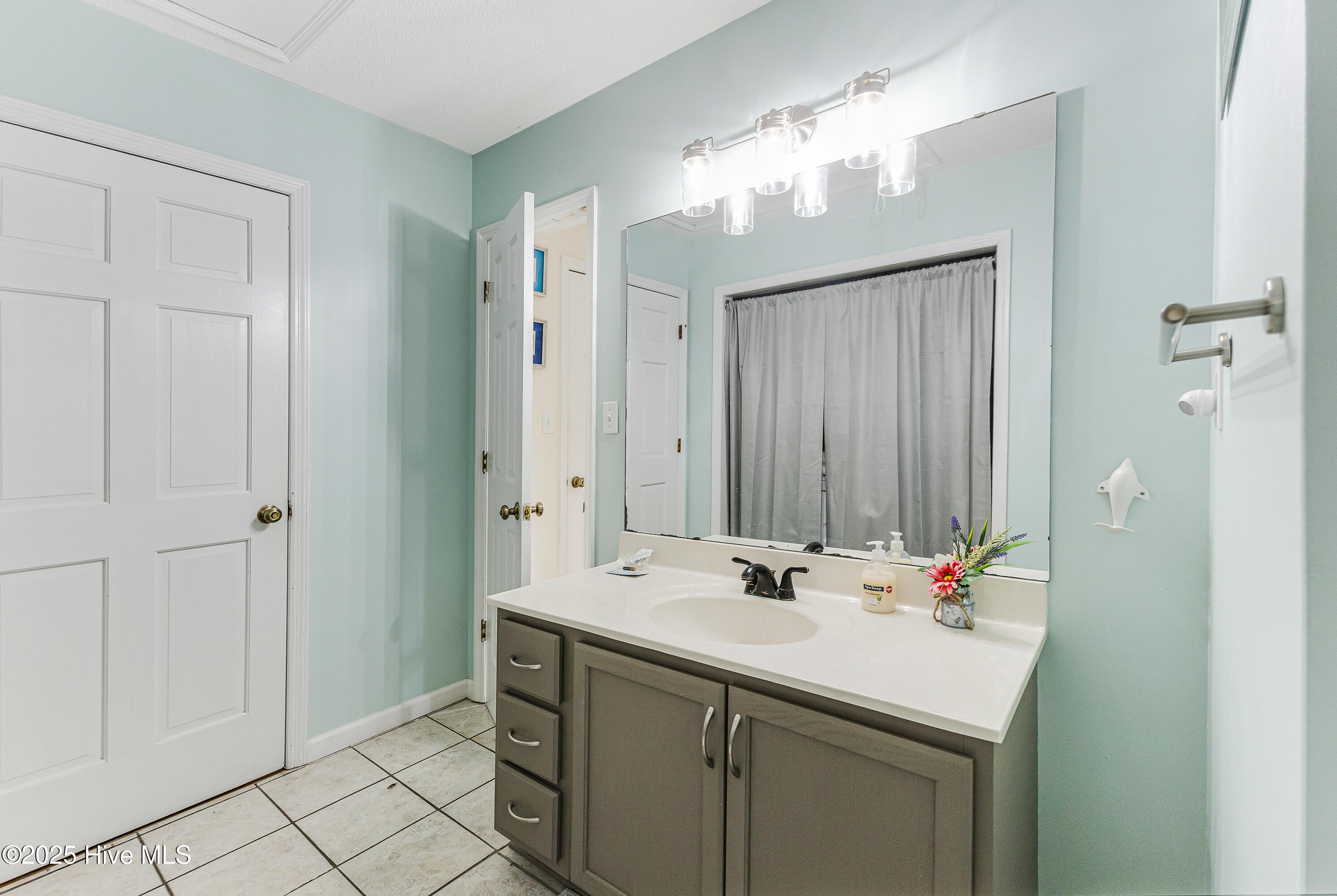 100536488 | Photo 24