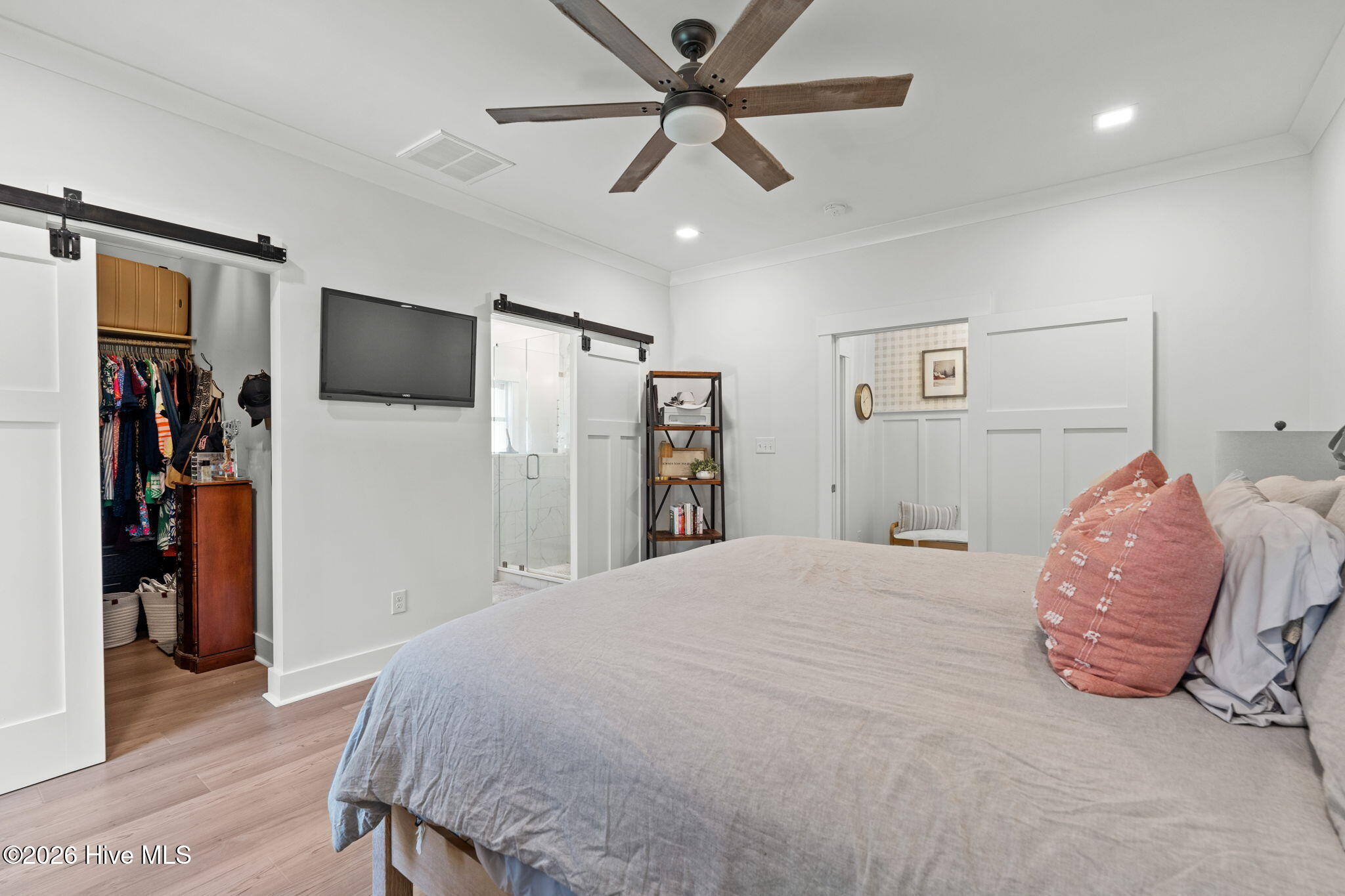 100569675 | Photo 17