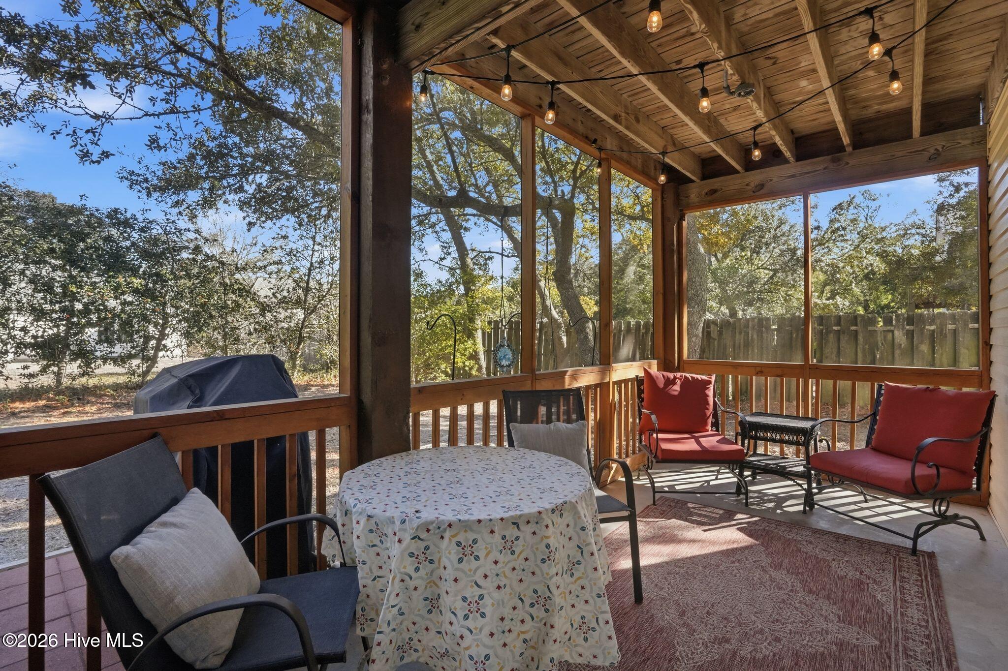 100555111 | Photo 32