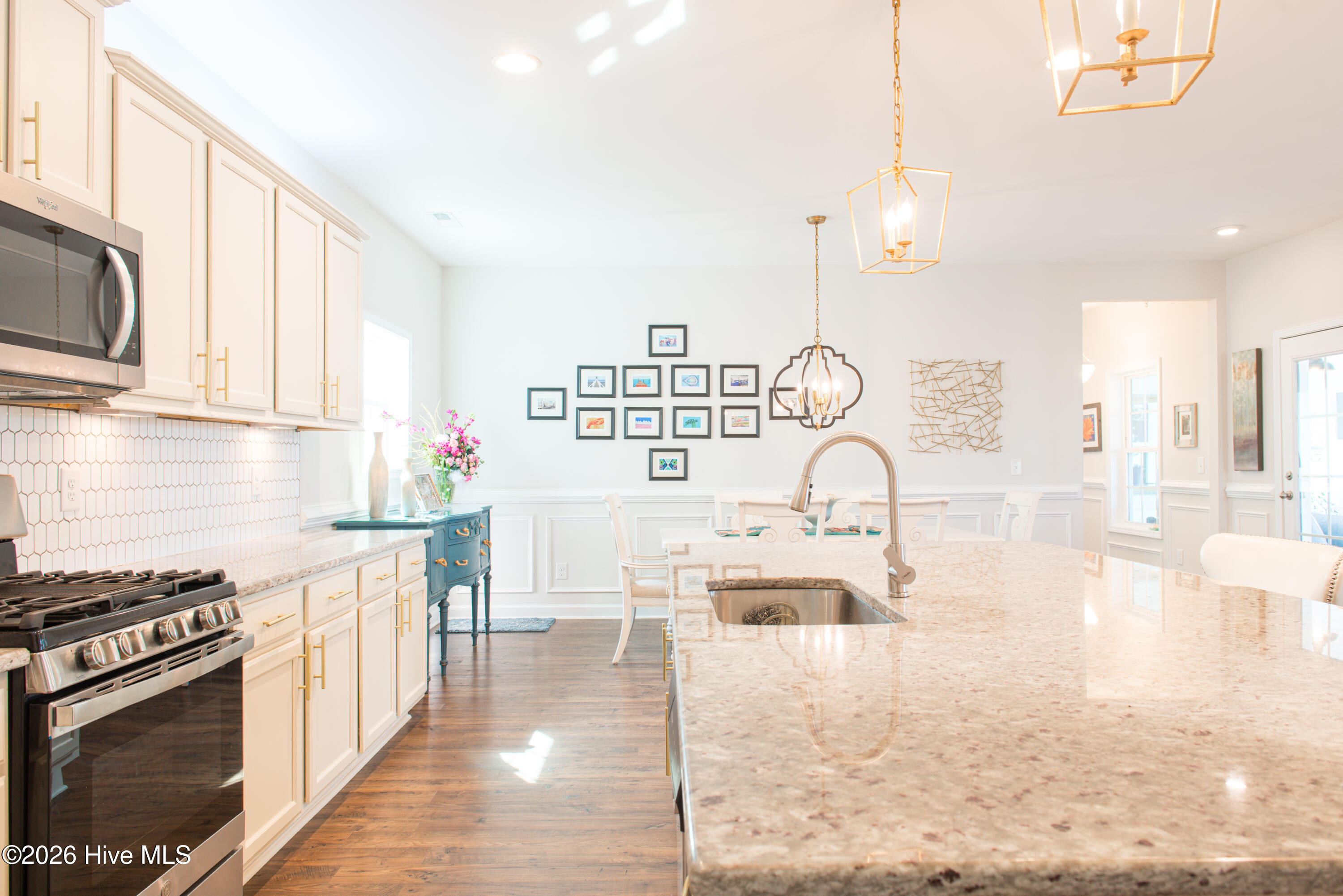 100553432 | Photo 31