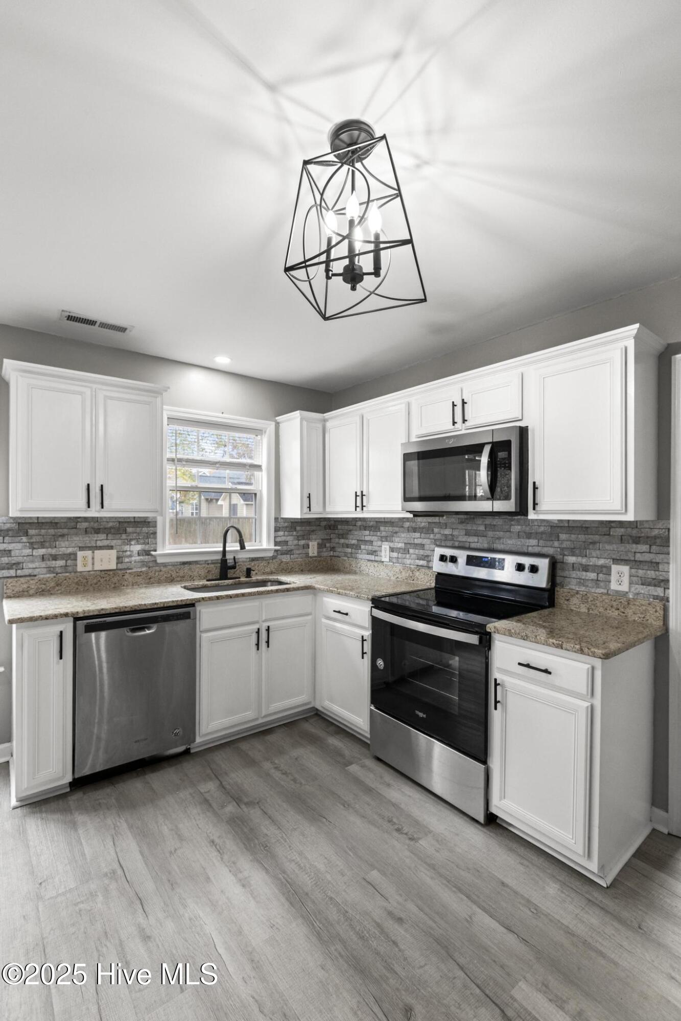 100545087 | Photo 10