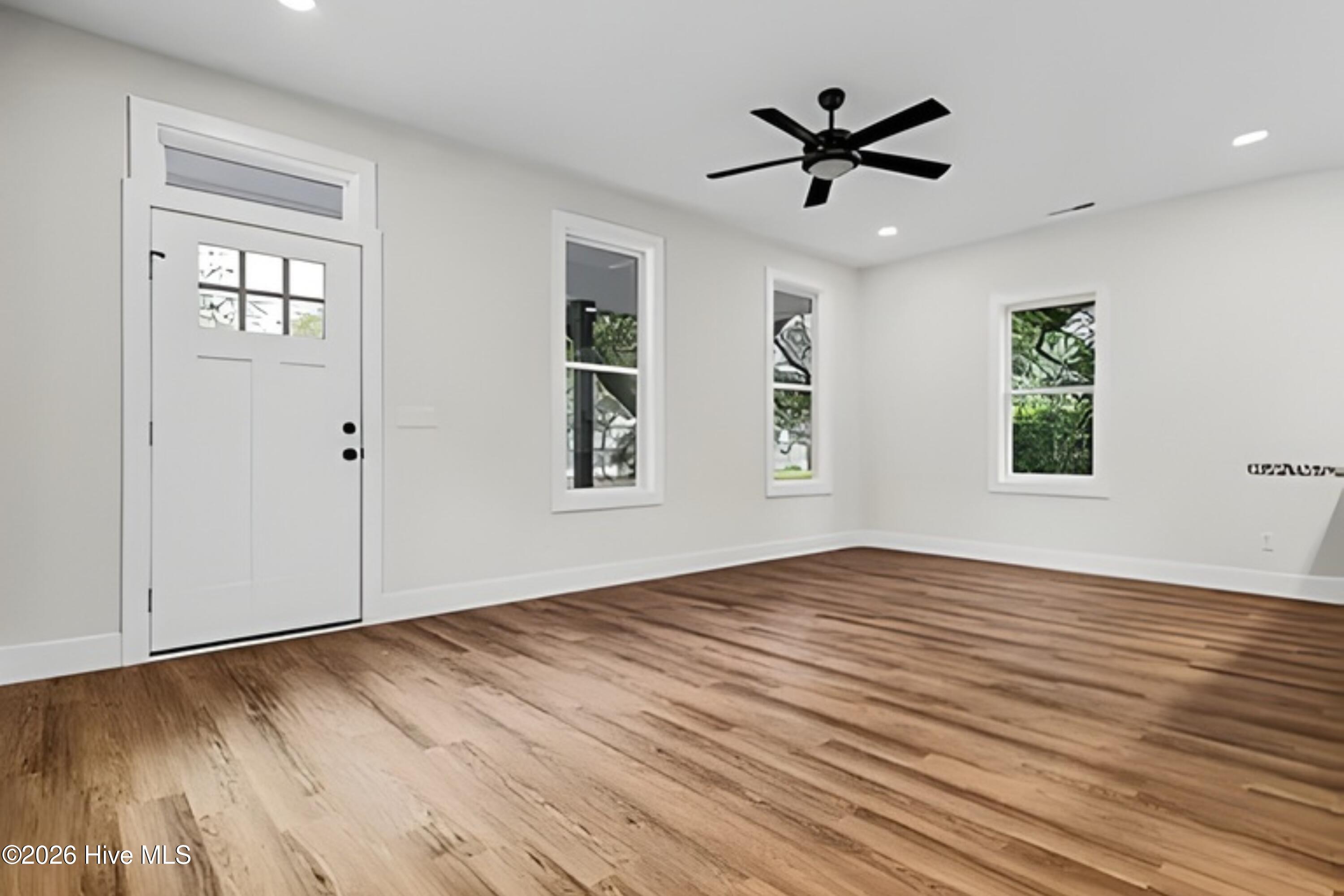 100568664 | Photo 12