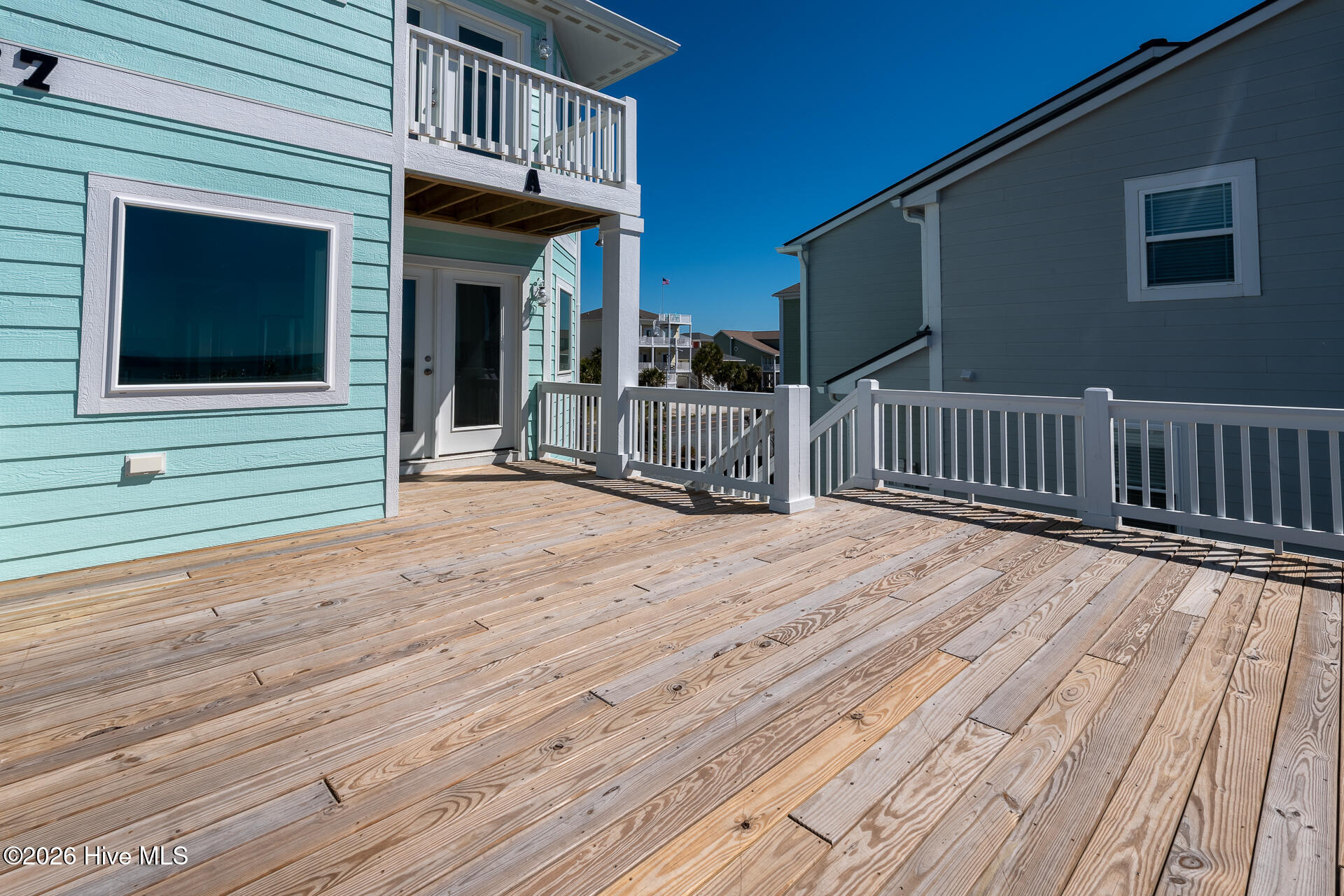 100568096 | Photo 58