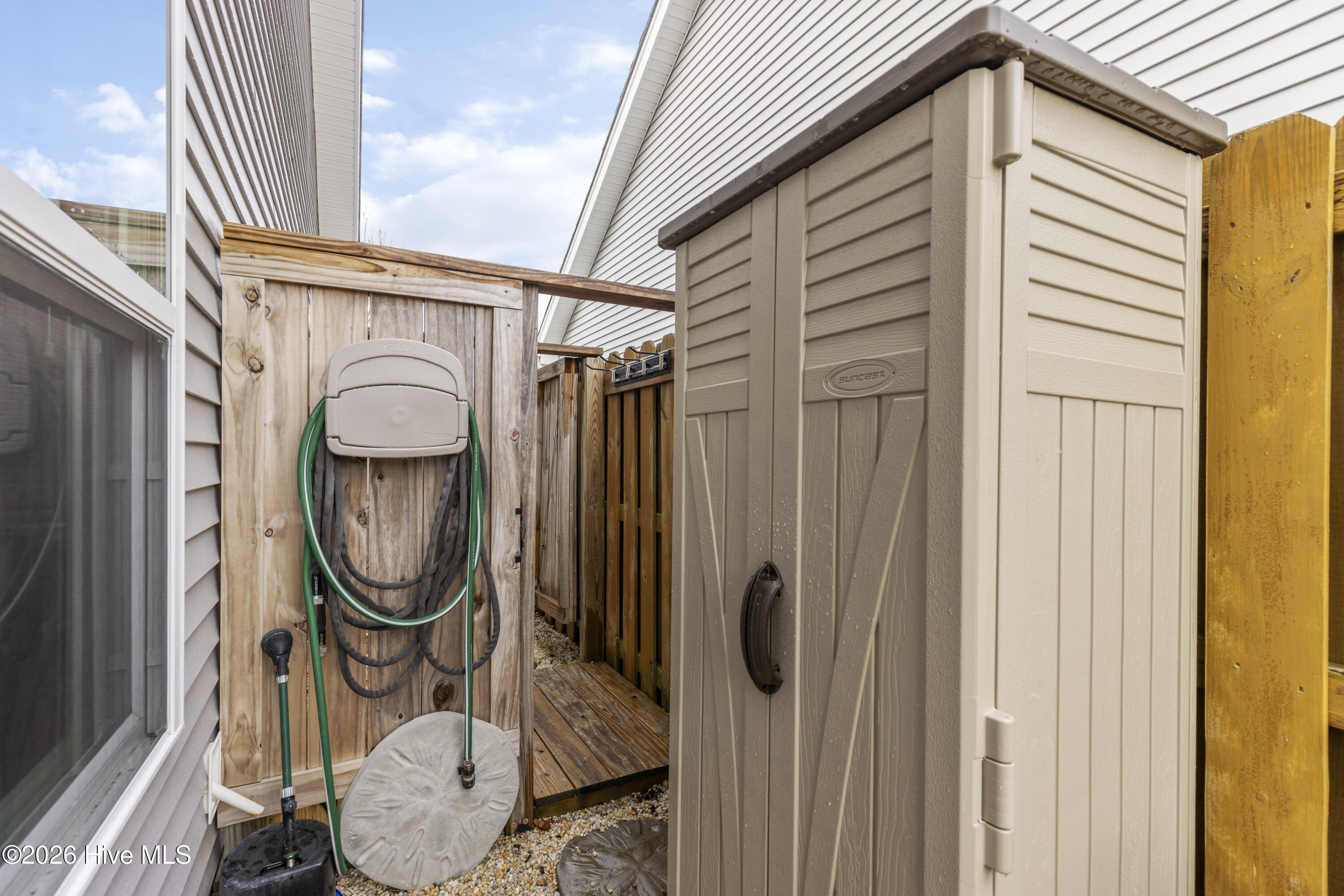 100551829 | Photo 64