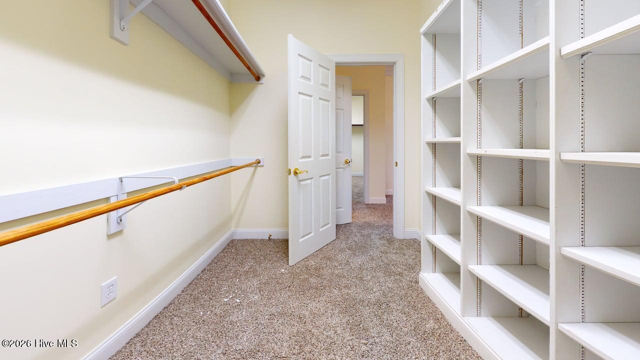 100568487 | Photo 38