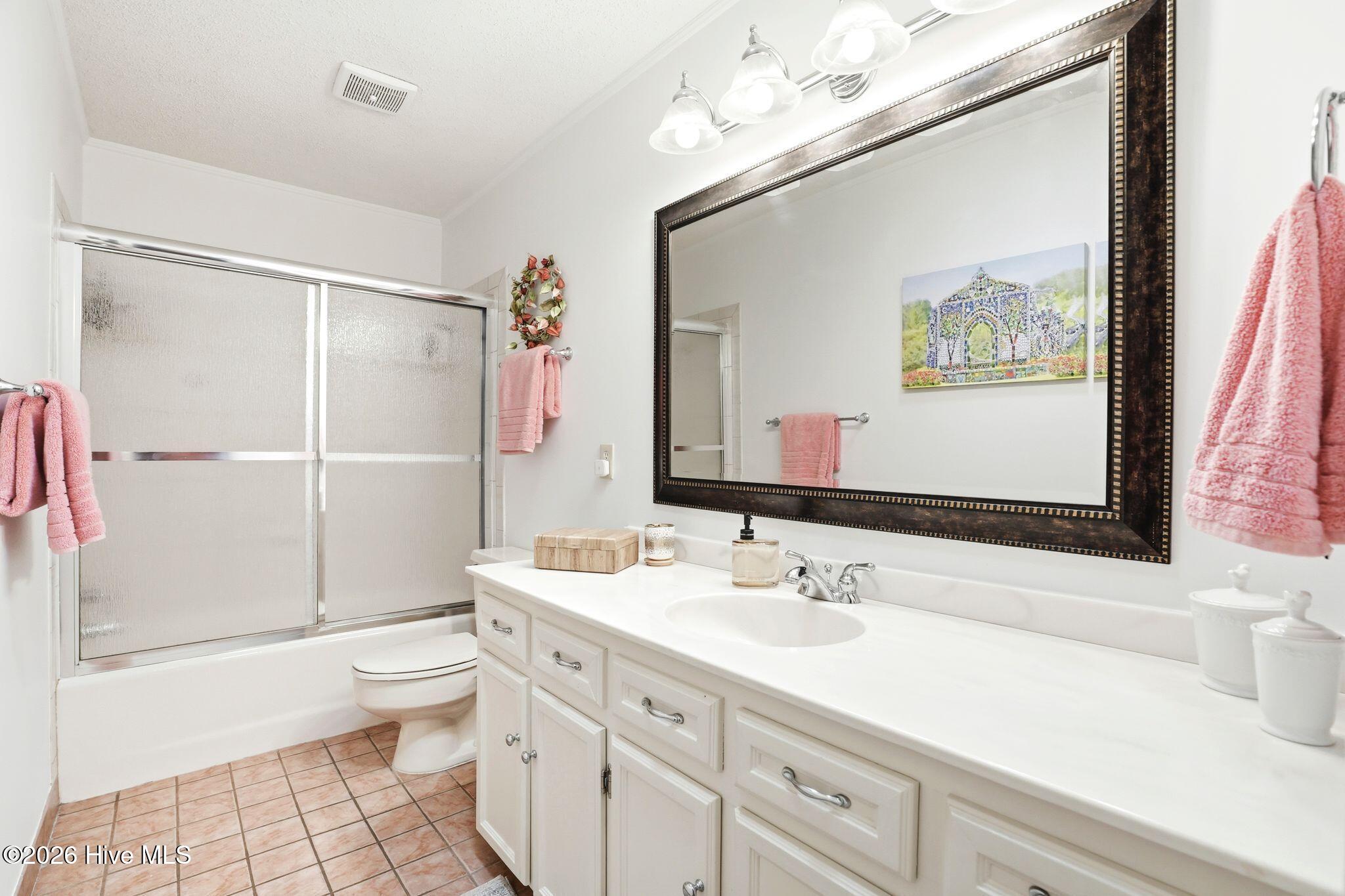 100563763 | Photo 31