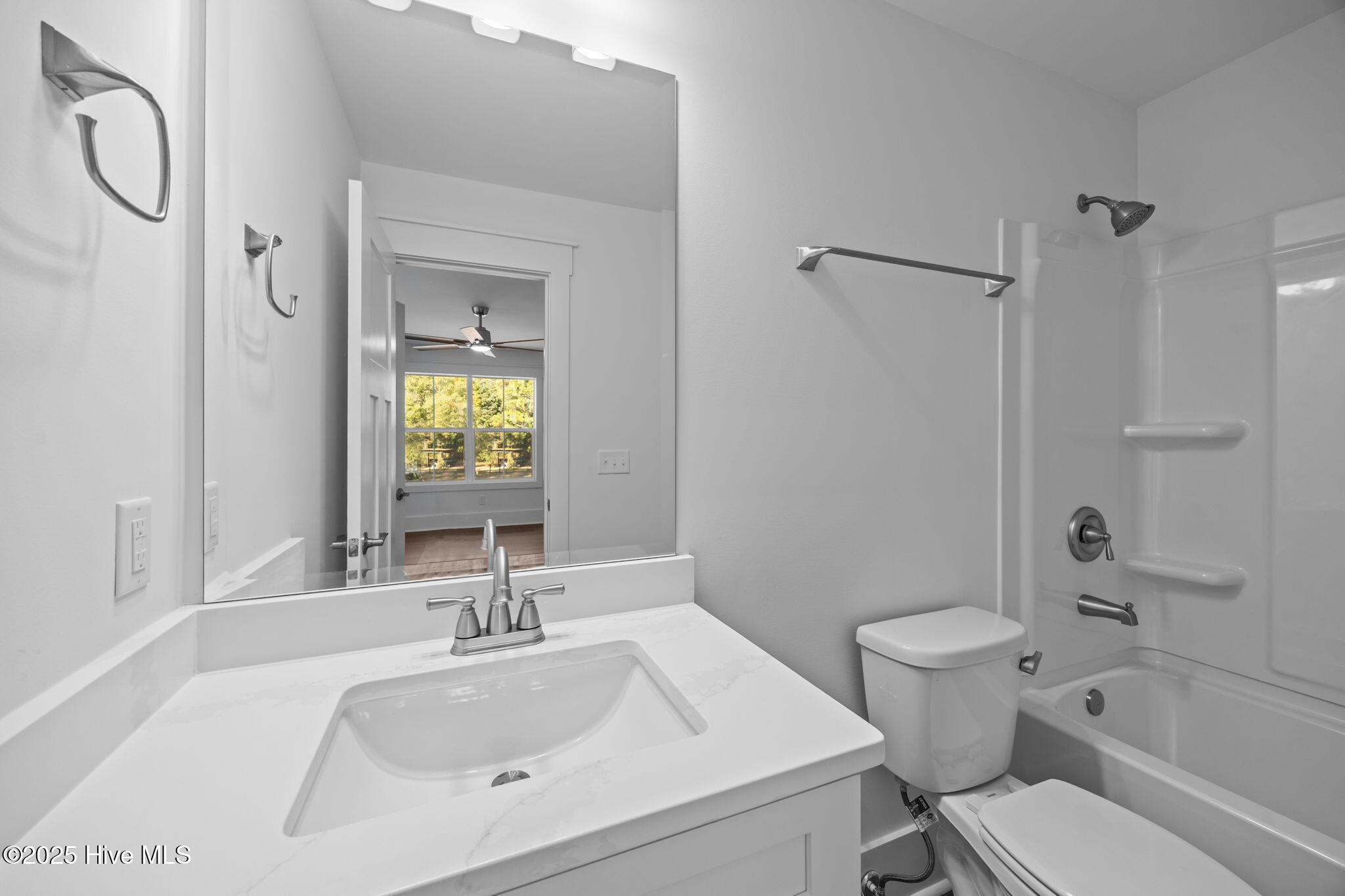 100532112 | Photo 28