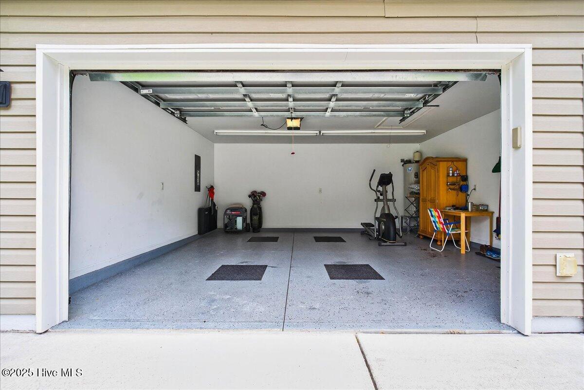 100530290 | Photo 35