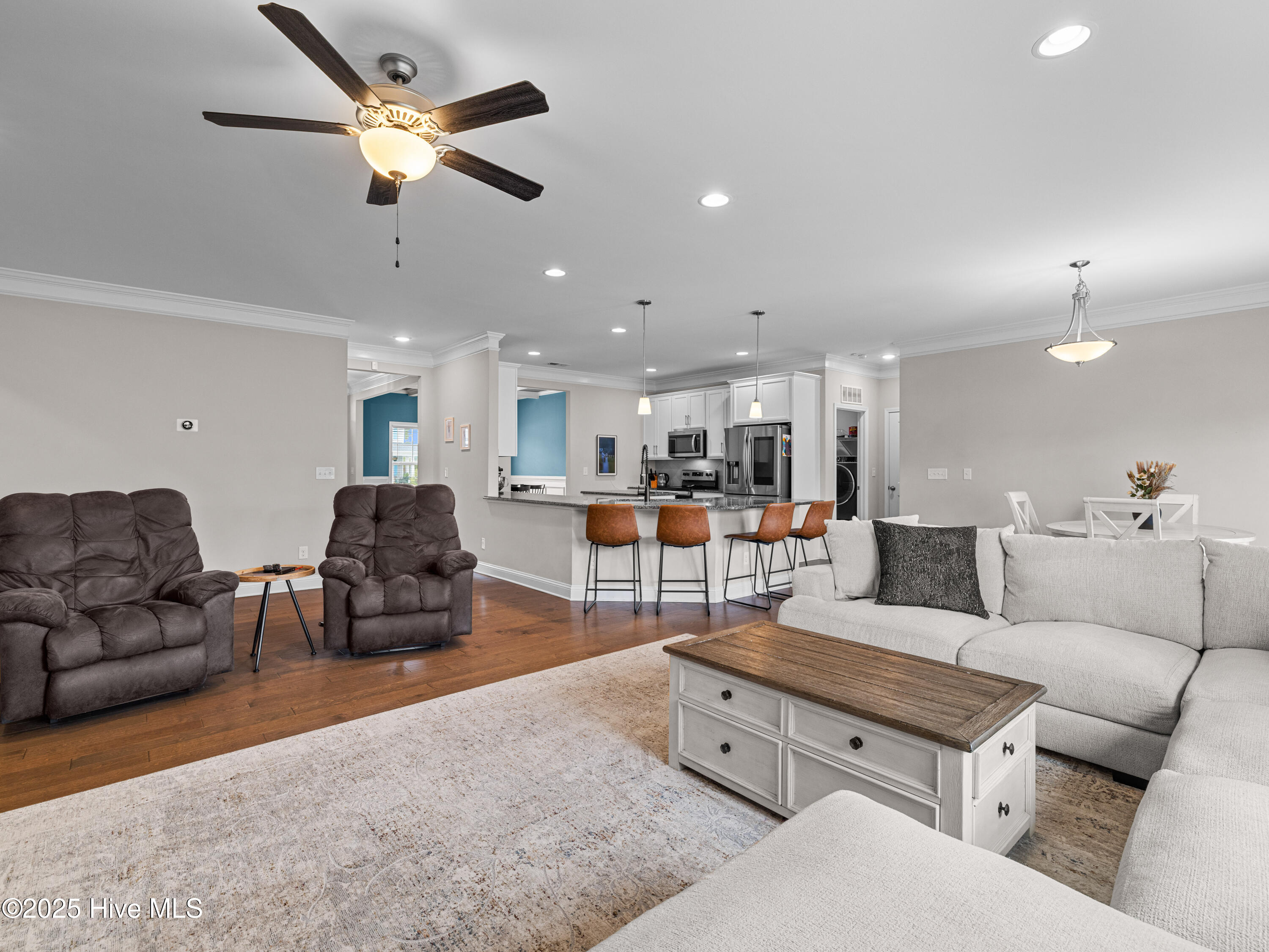 100535765 | Photo 21