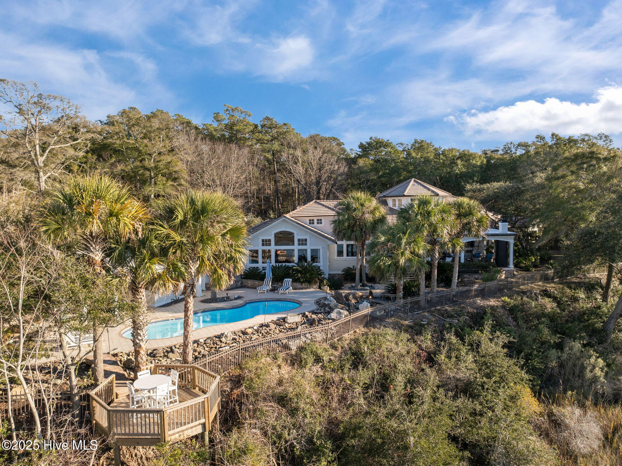 100547936 | Photo 92