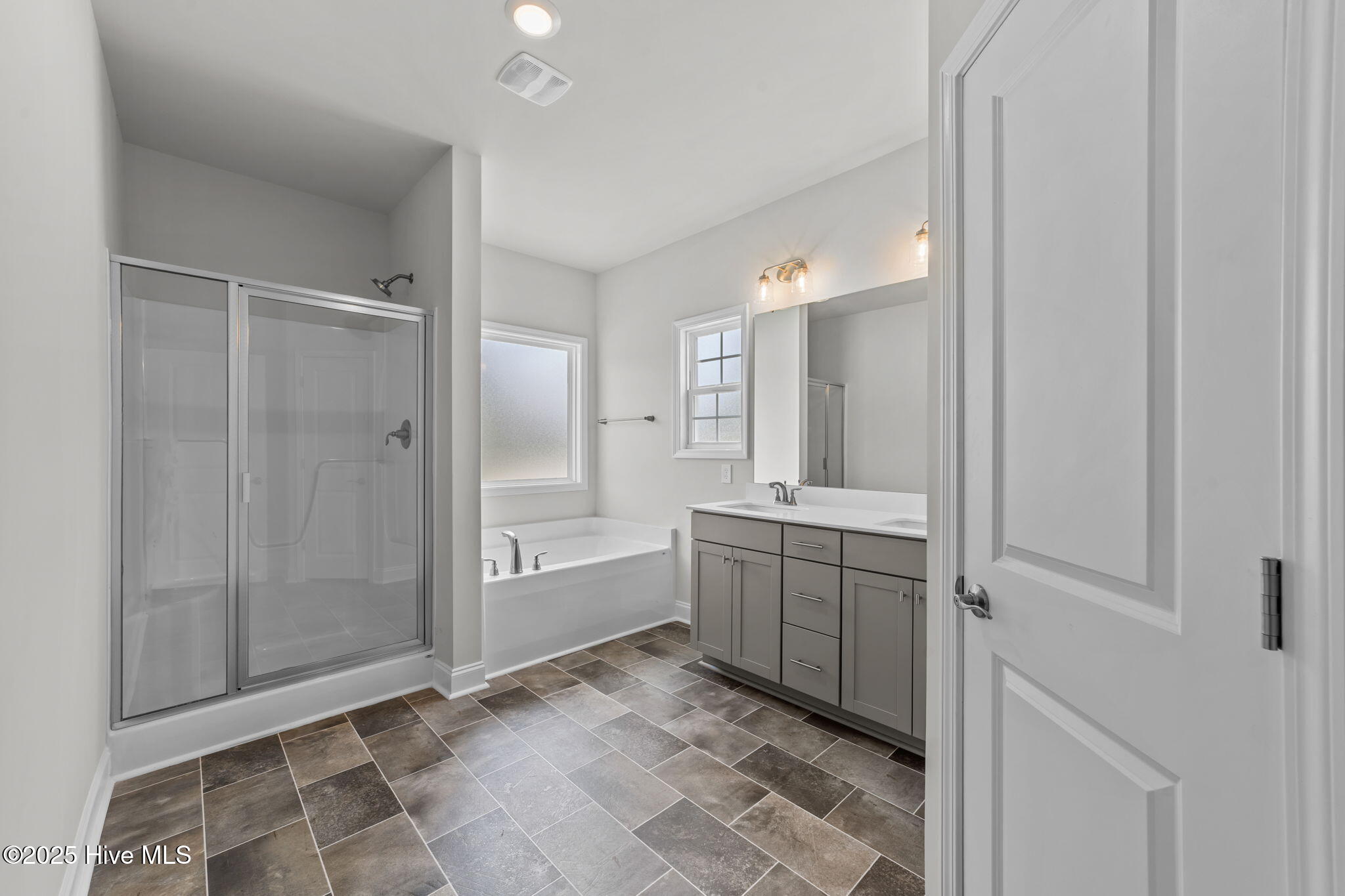 100523813 | Photo 15