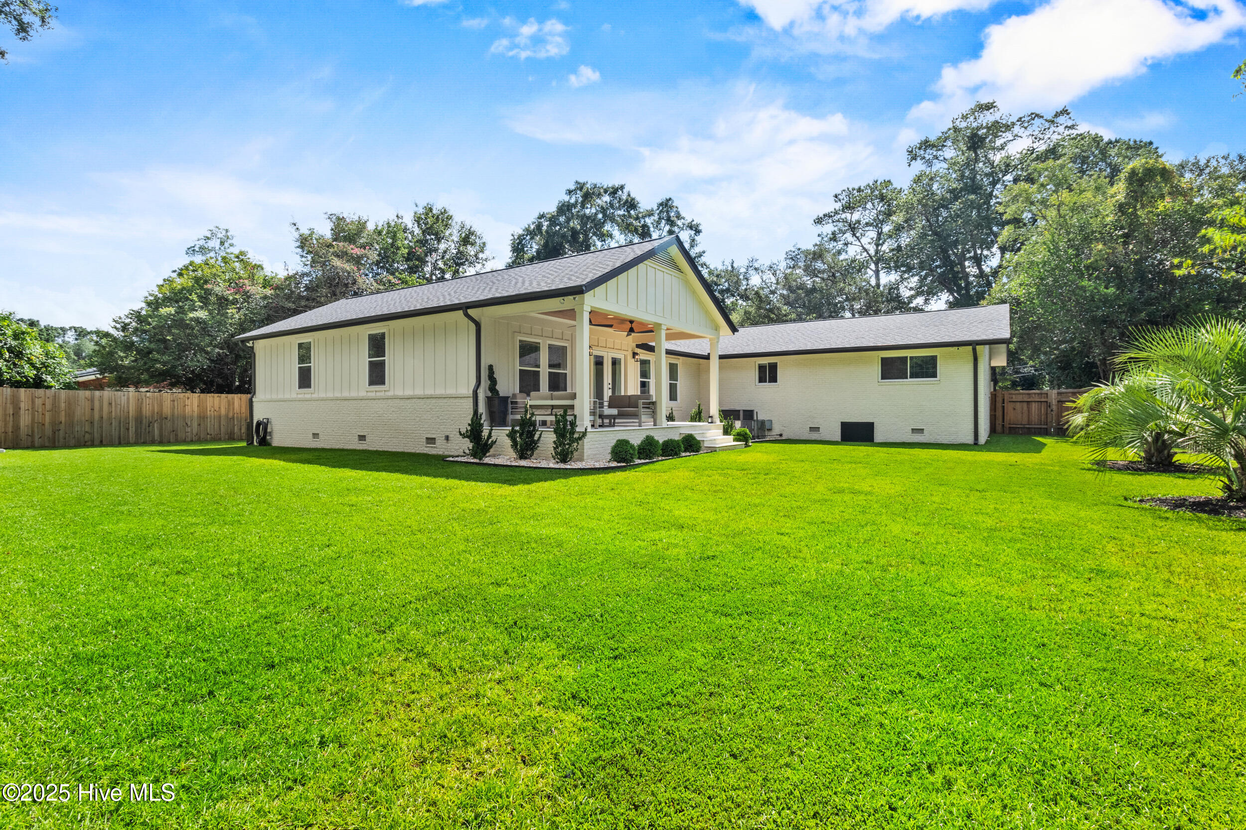 100561677 | Photo 57