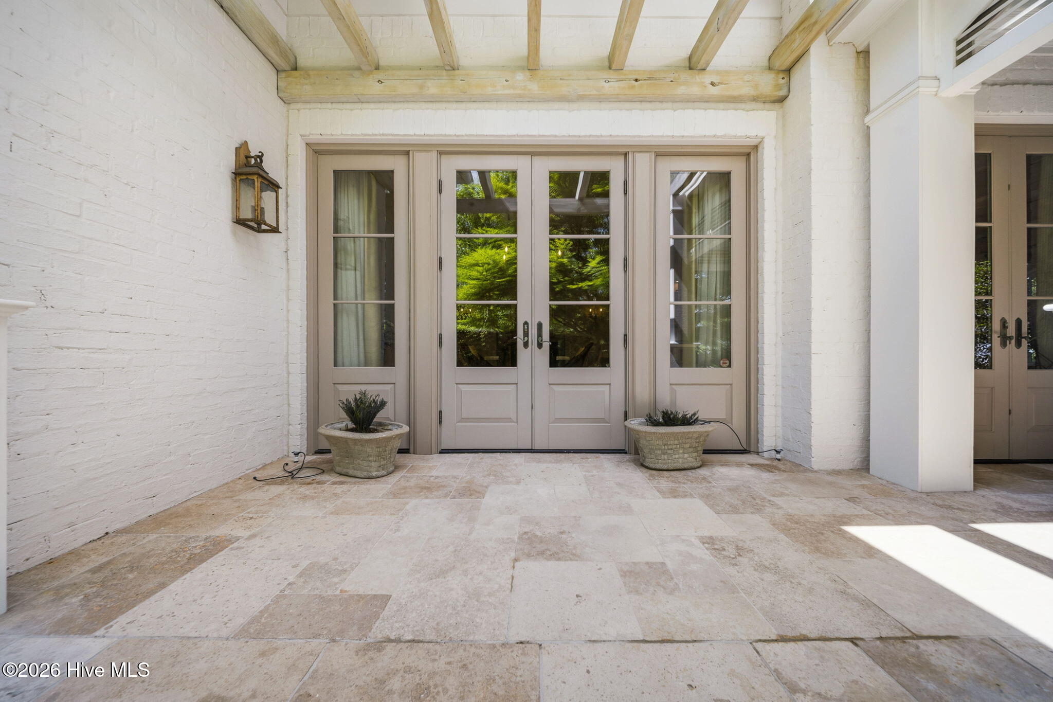 100570583 | Photo 70