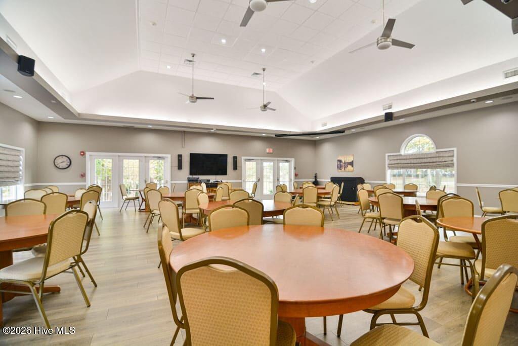 100562302 | Photo 48