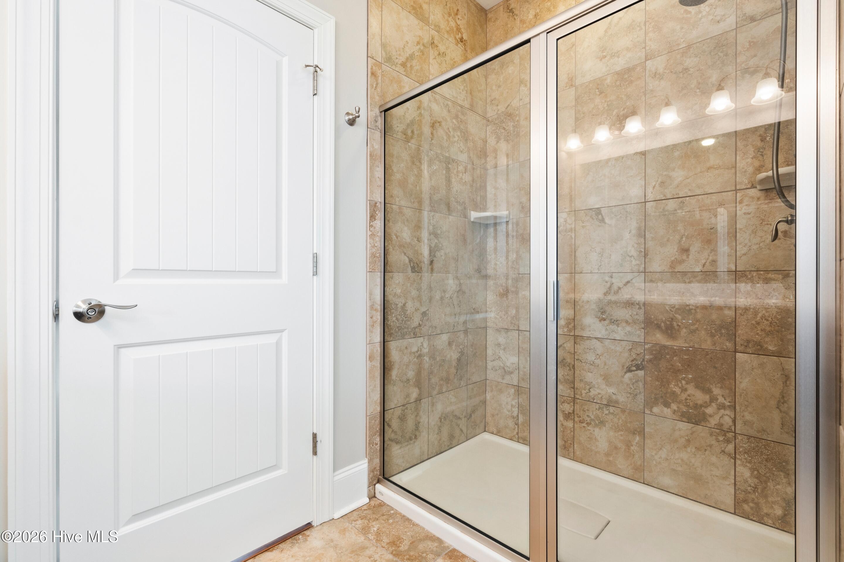 100547652 | Photo 36