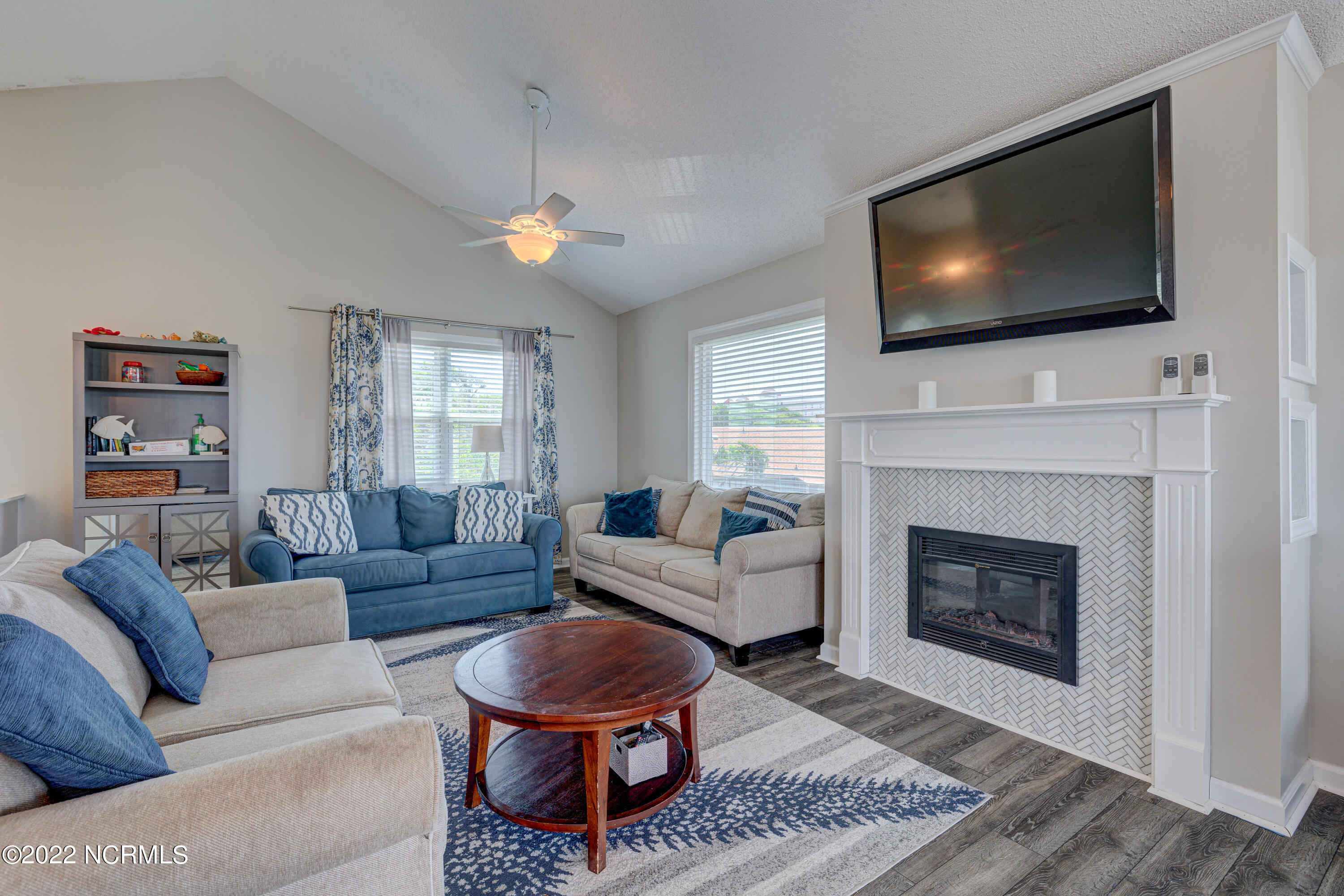 100563465 | Photo 30