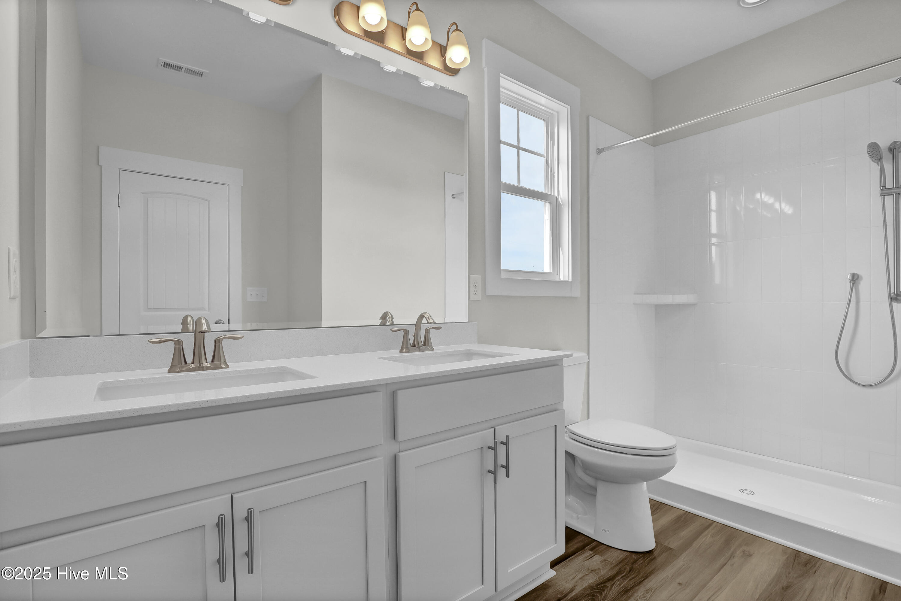 100485435 | Photo 16