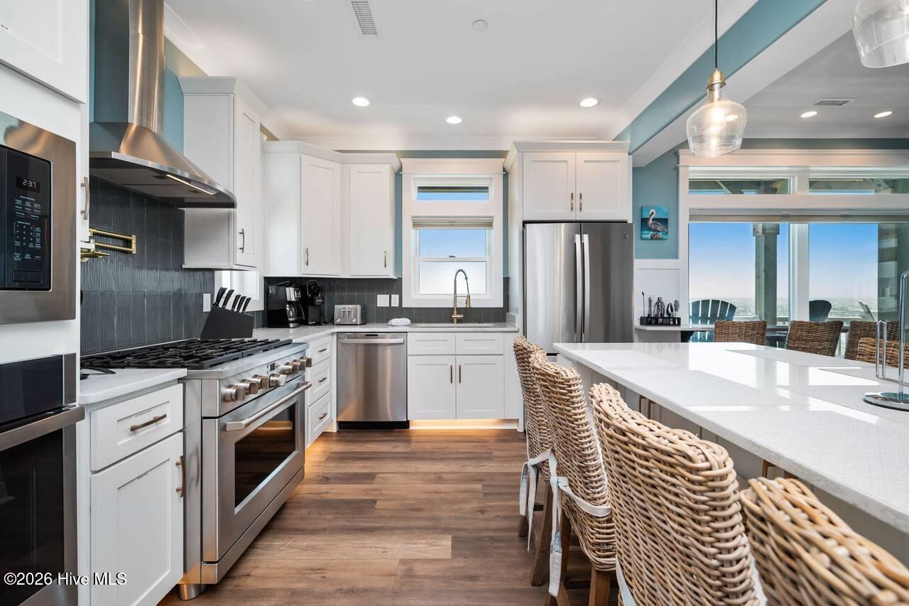 100560212 | Photo 65