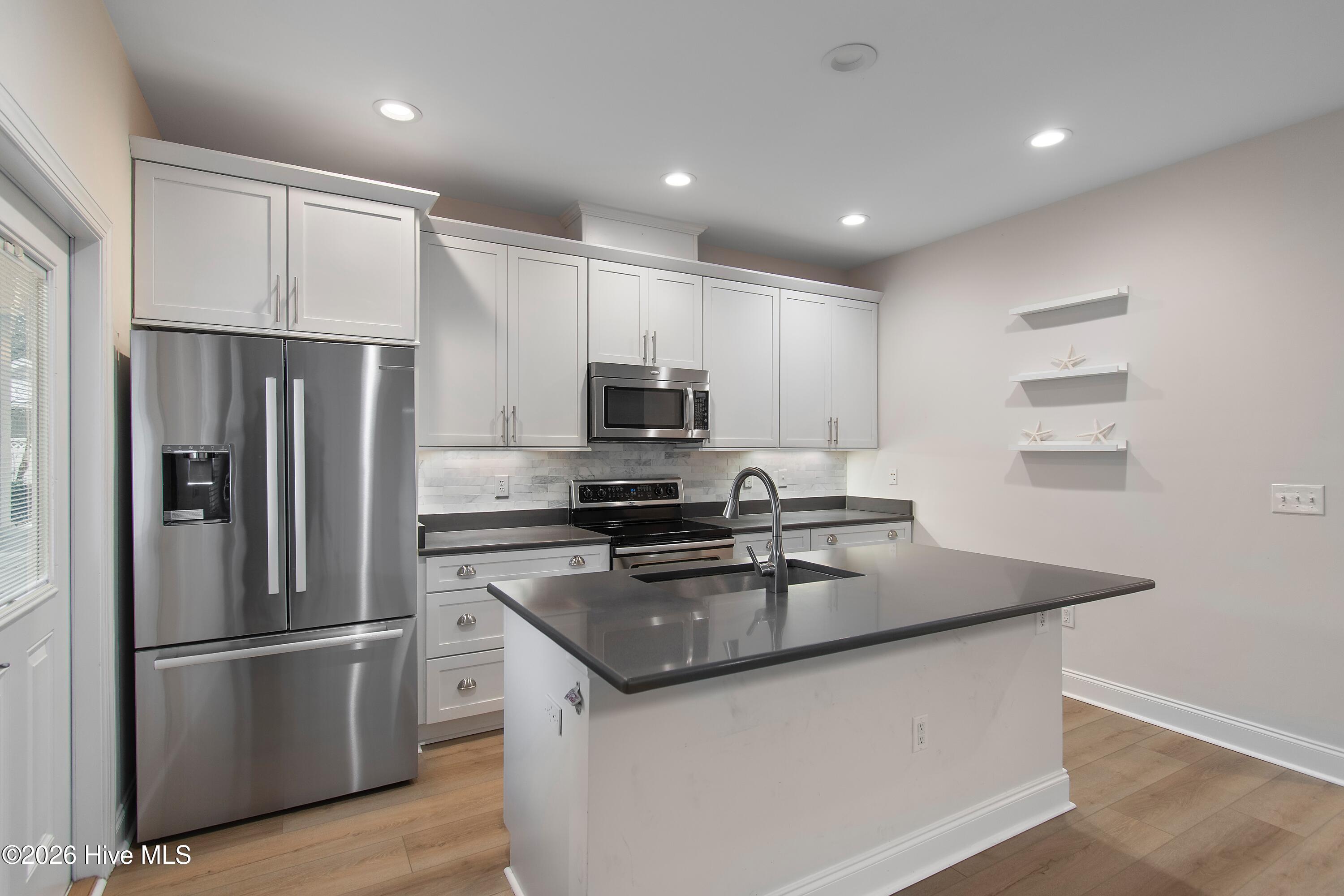 100553178 | Photo 13