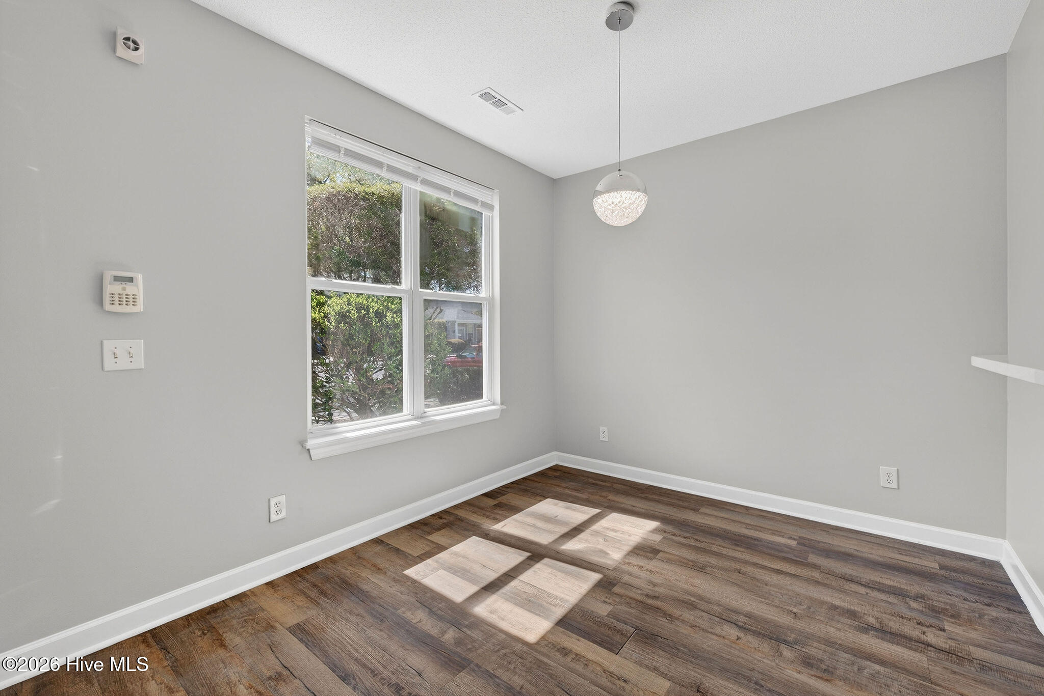 100562052 | Photo 18