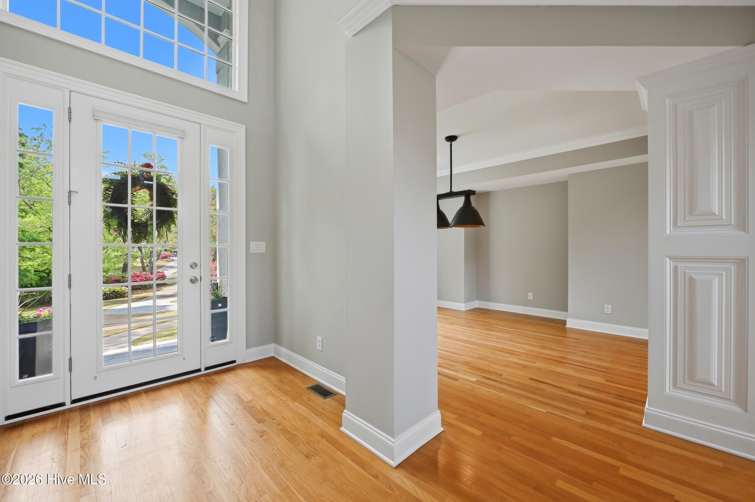 100566149 | Photo 16