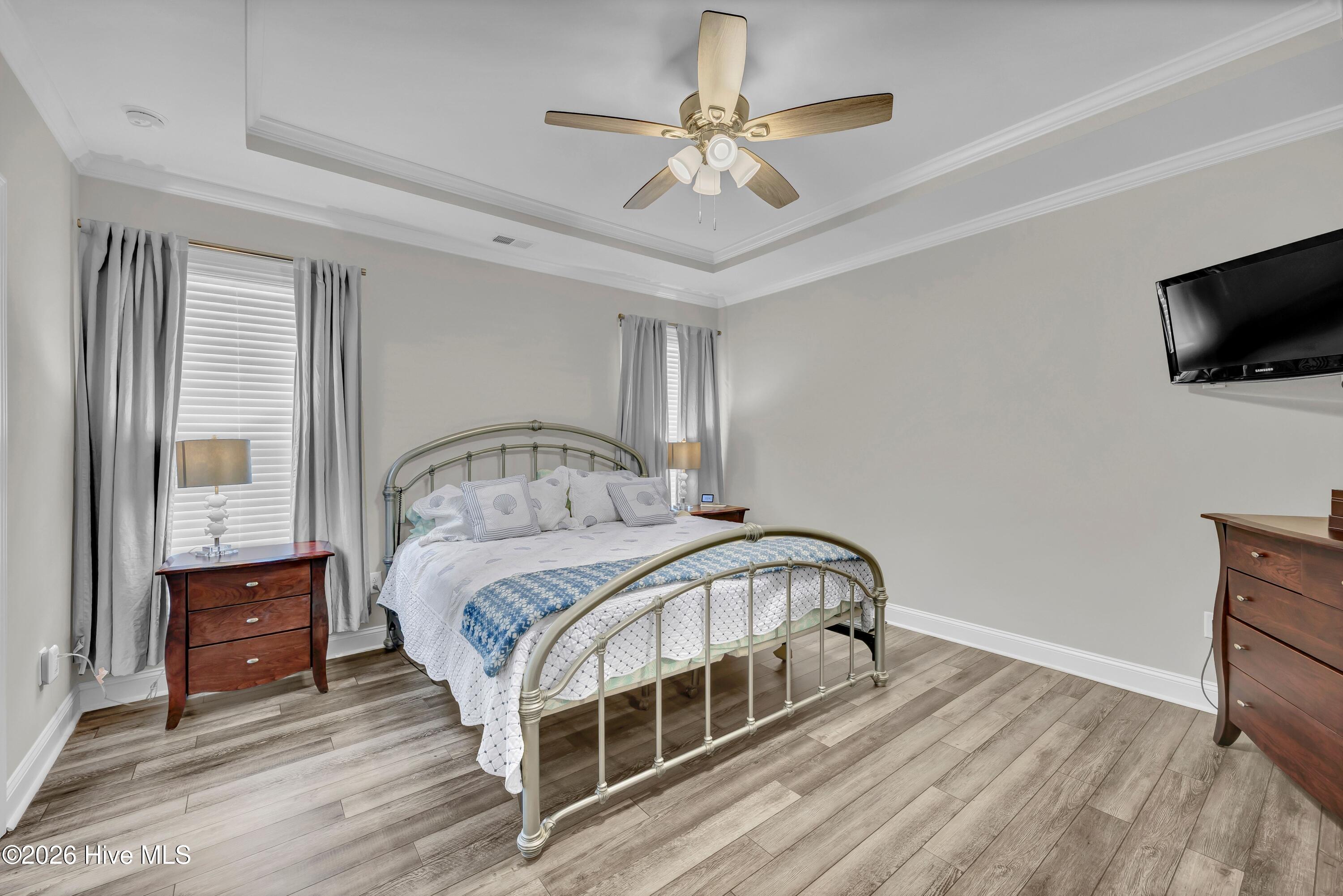 100561107 | Photo 12