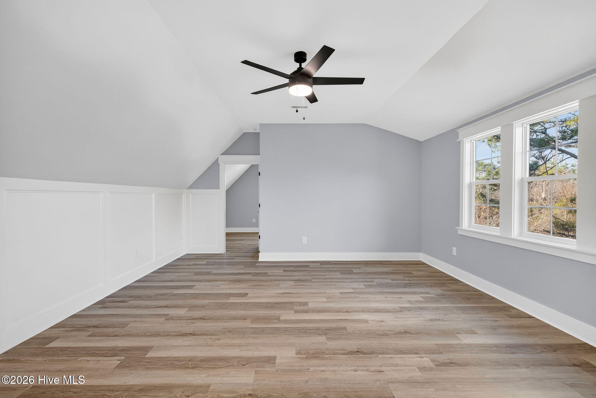 100548792 | Photo 54